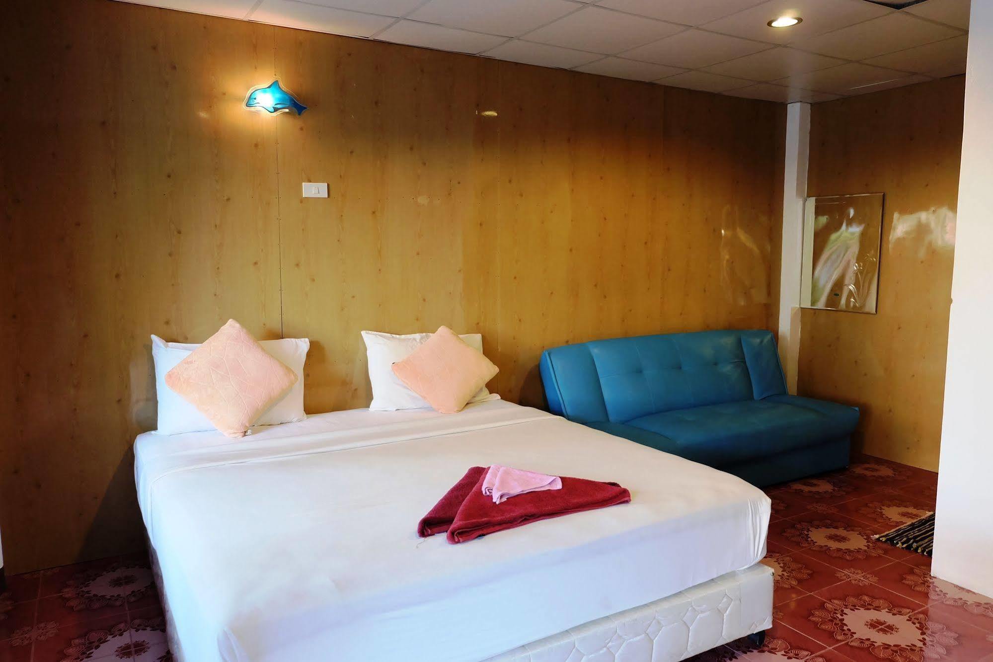 Seahorse And Restaurant Hotel 2*