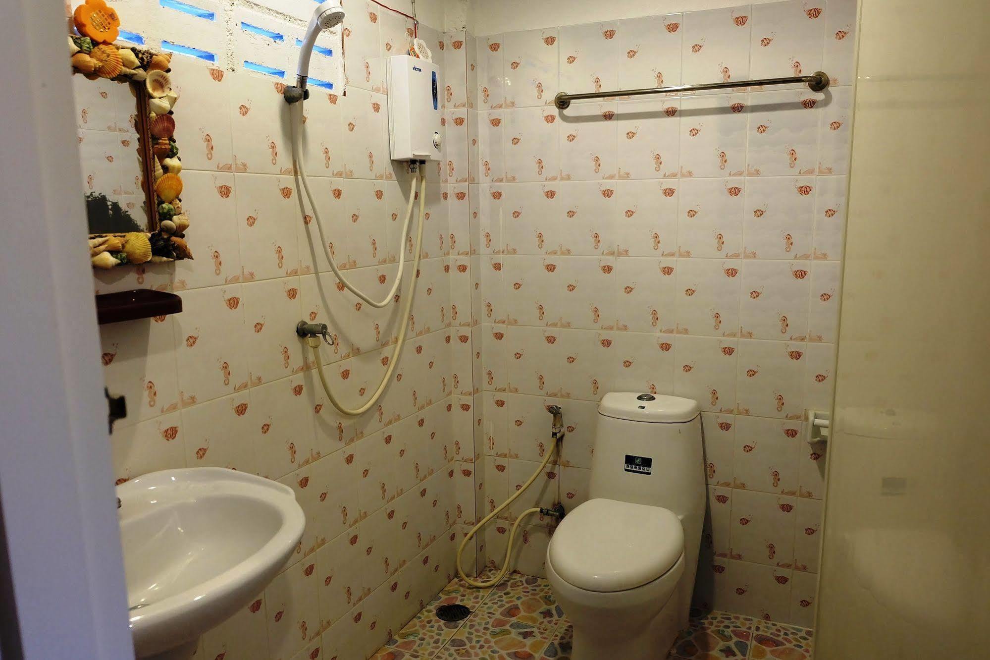 Seahorse And Restaurant Hotel 2*