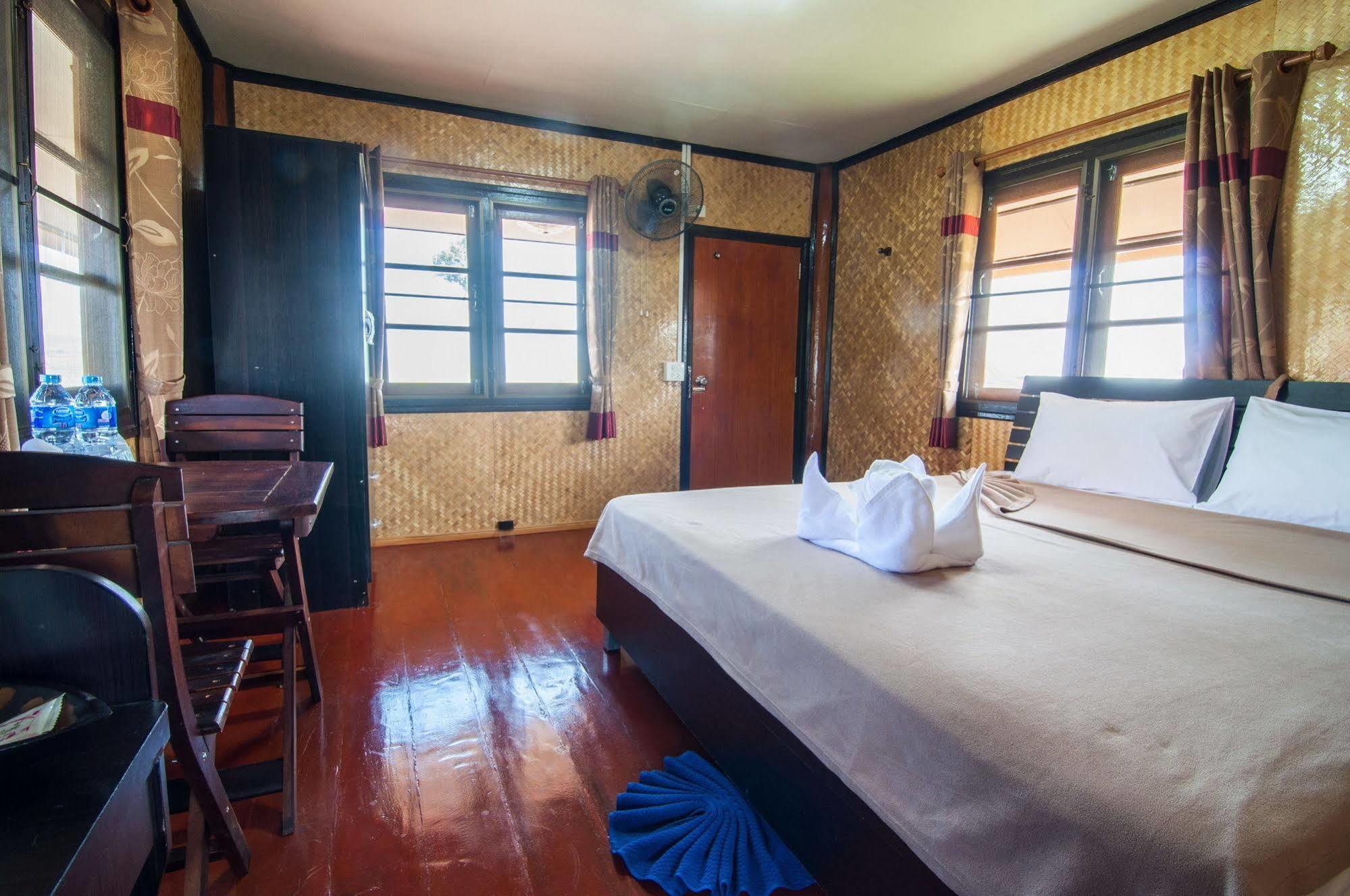Phoomtada Resort 2*