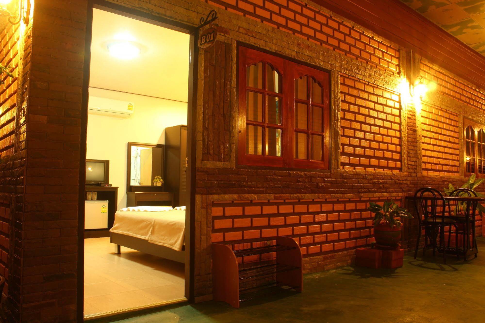 Resort Phumthadarommanee 2*