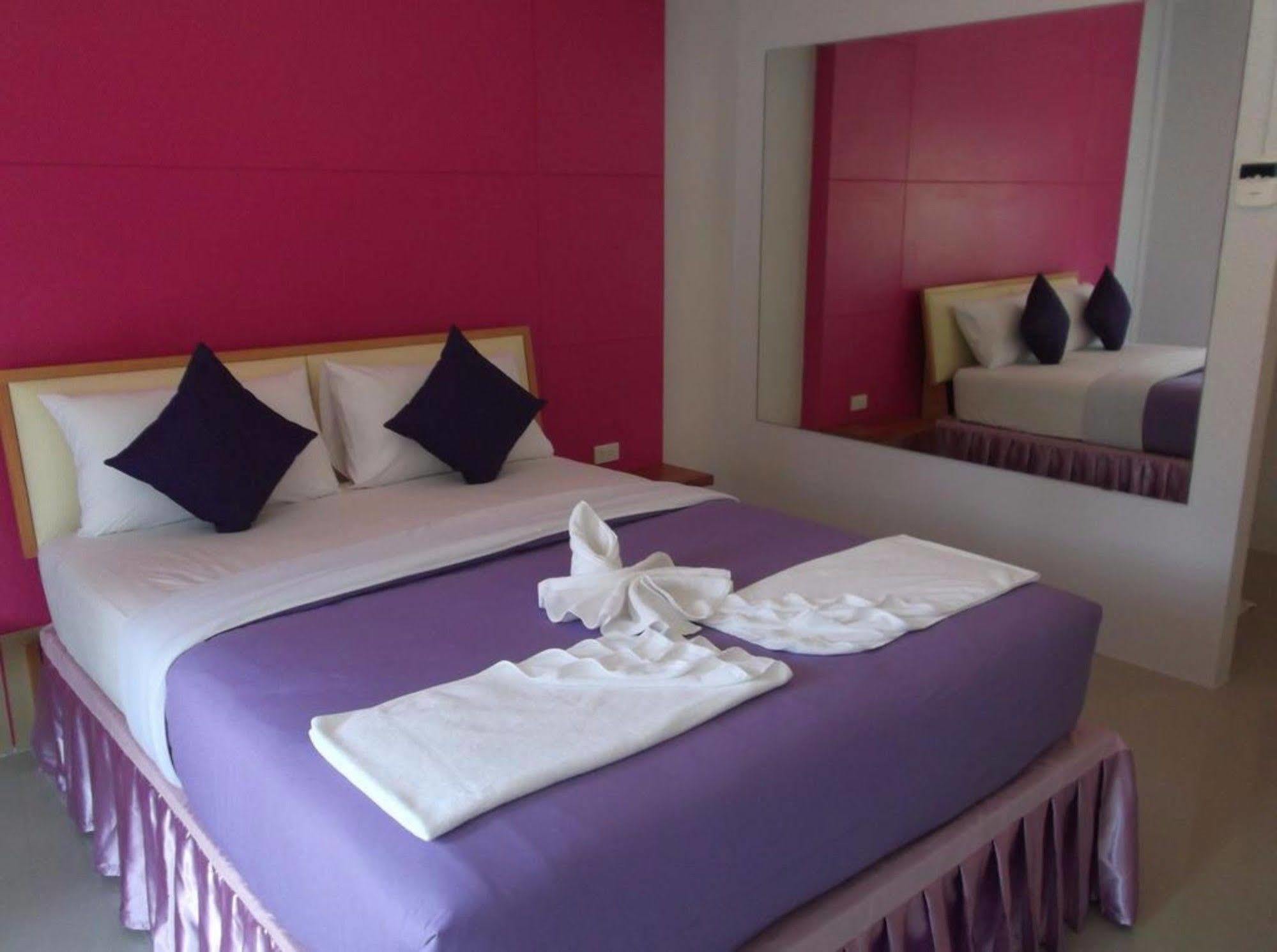Hotel At 2*