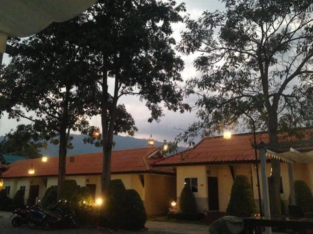 Hotel At 2*