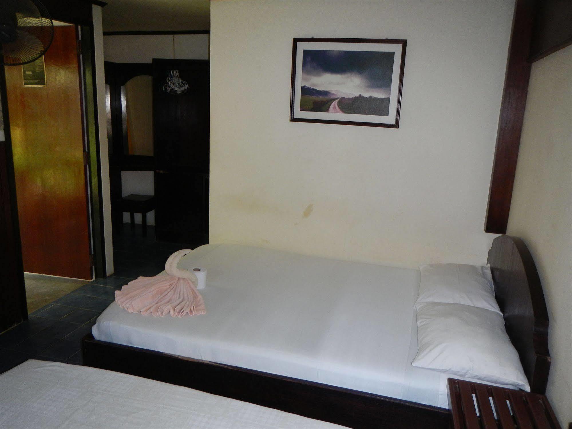 Sunrise Hotel *