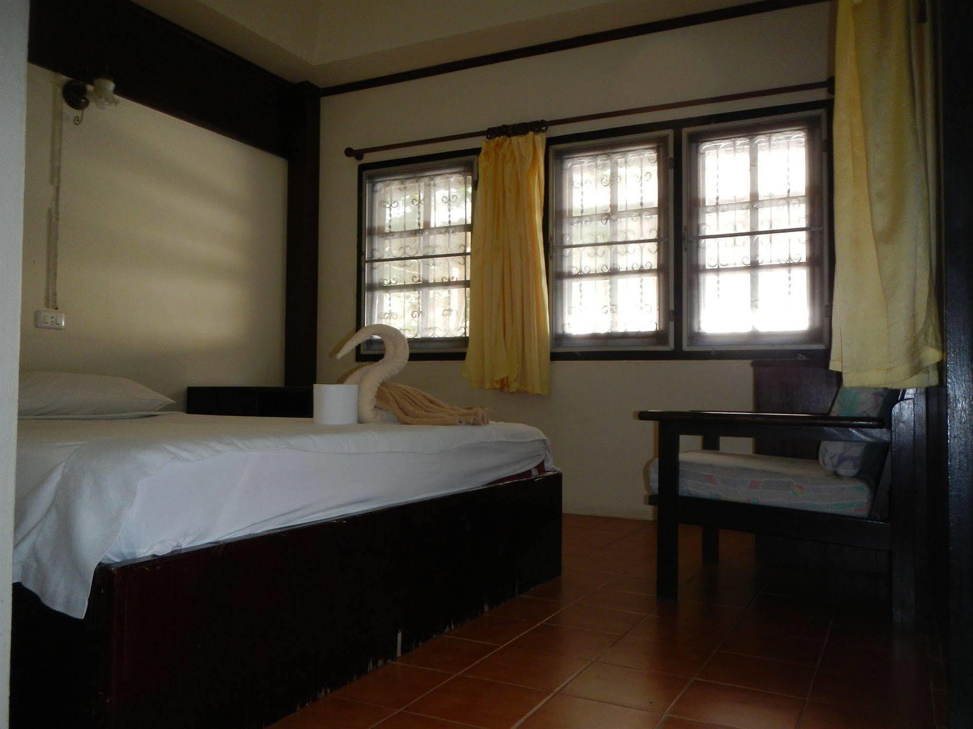 Sunrise Hotel *