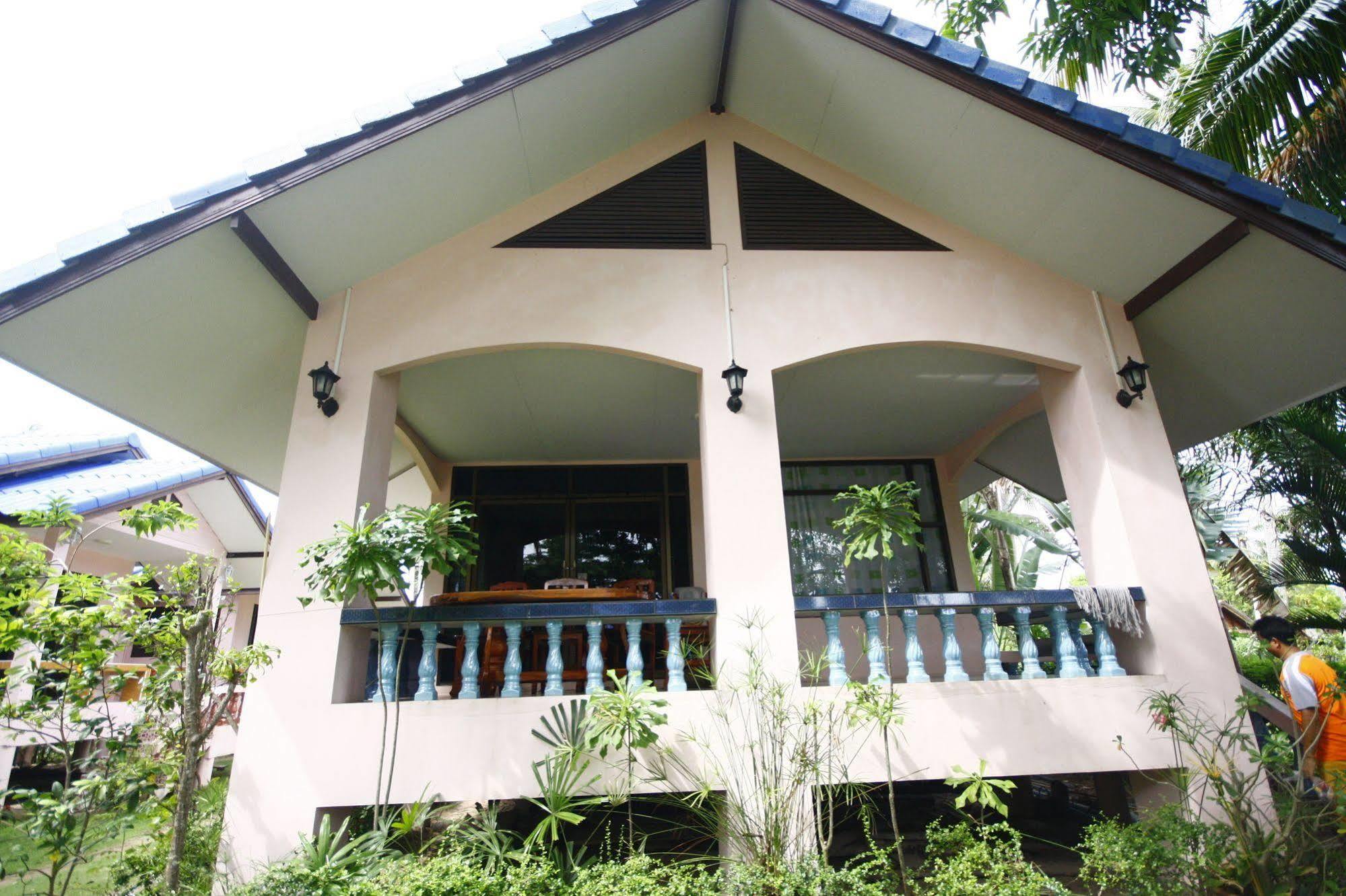 Chaiwat Resort *