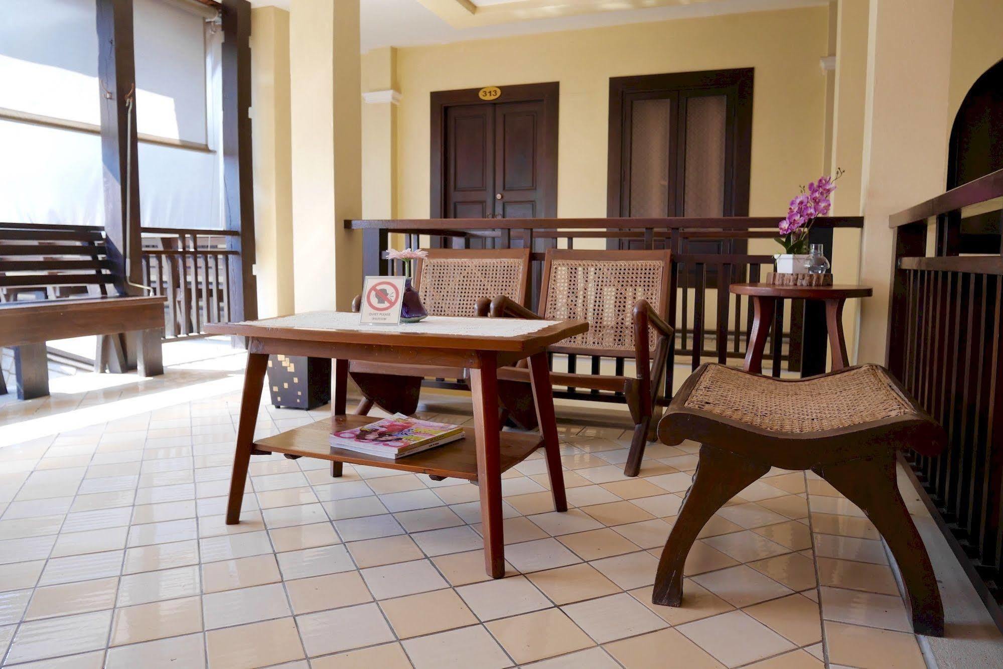 Na Thapae Hotel