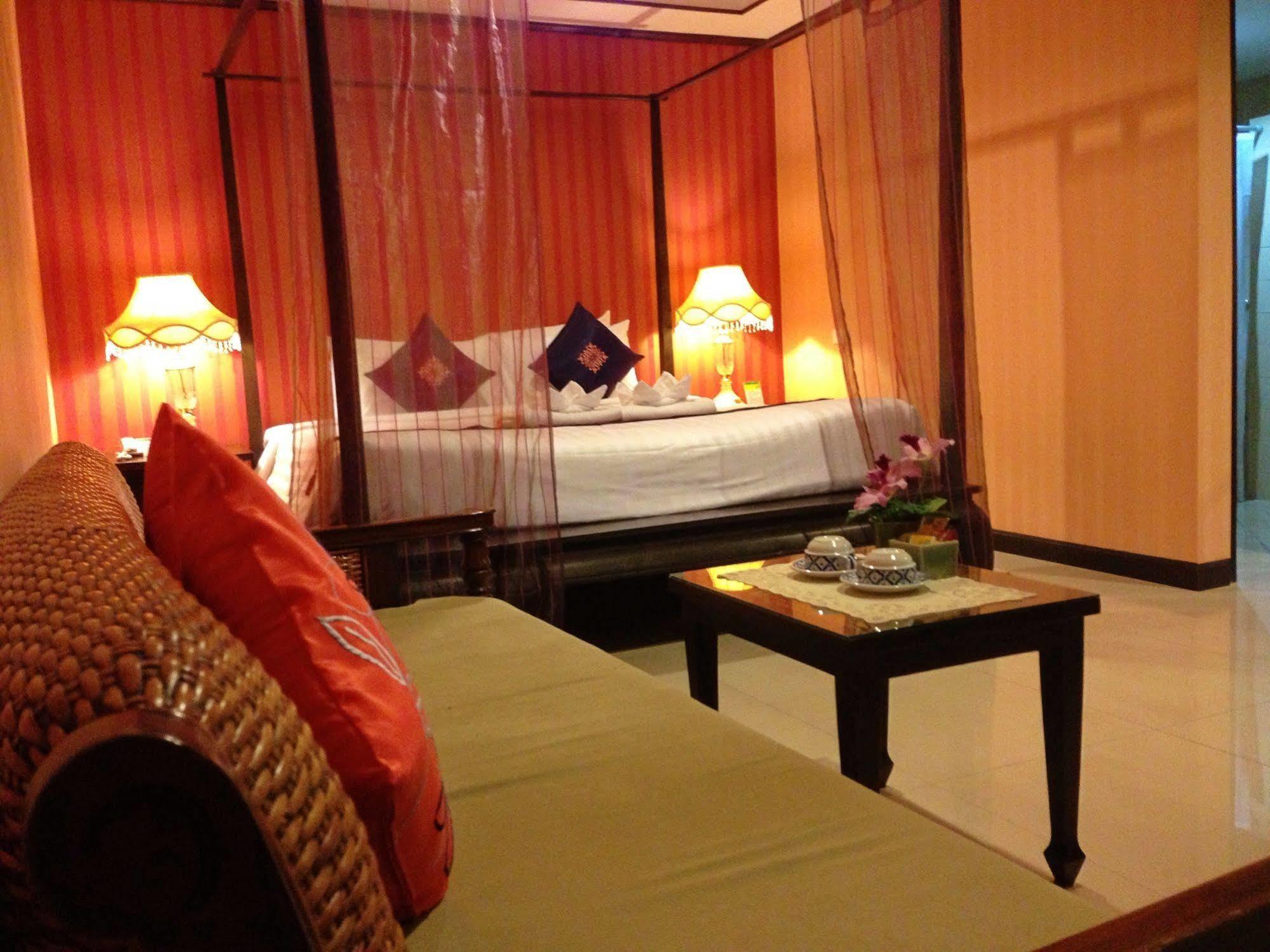 Na Thapae Hotel