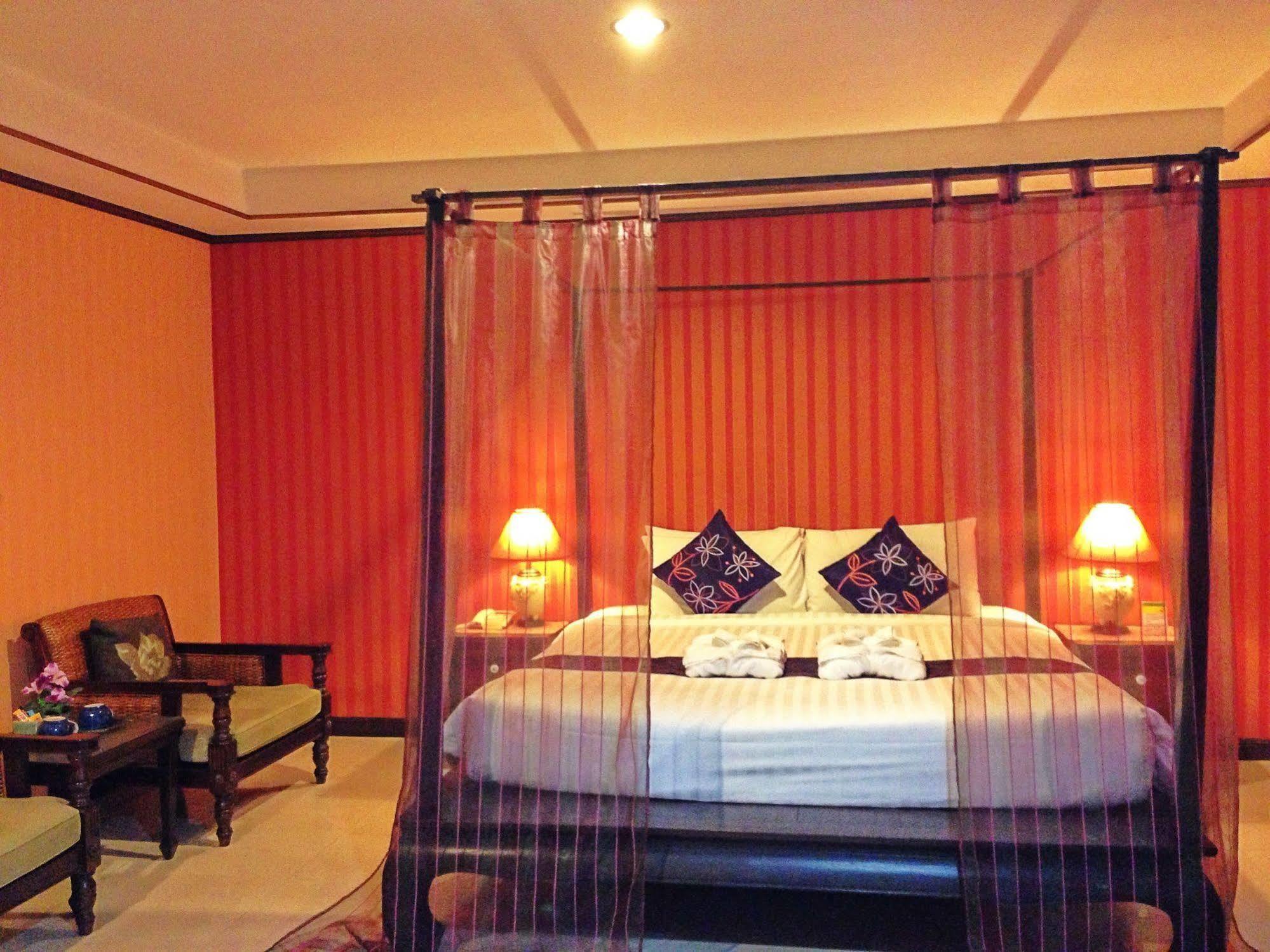 Na Thapae Hotel