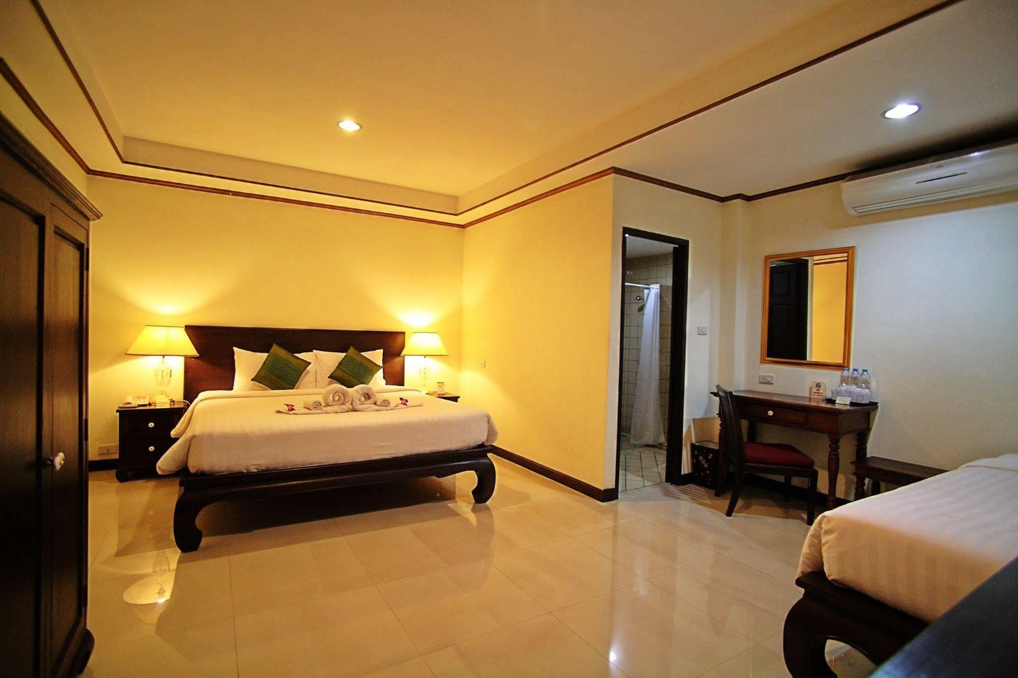 Na Thapae Hotel