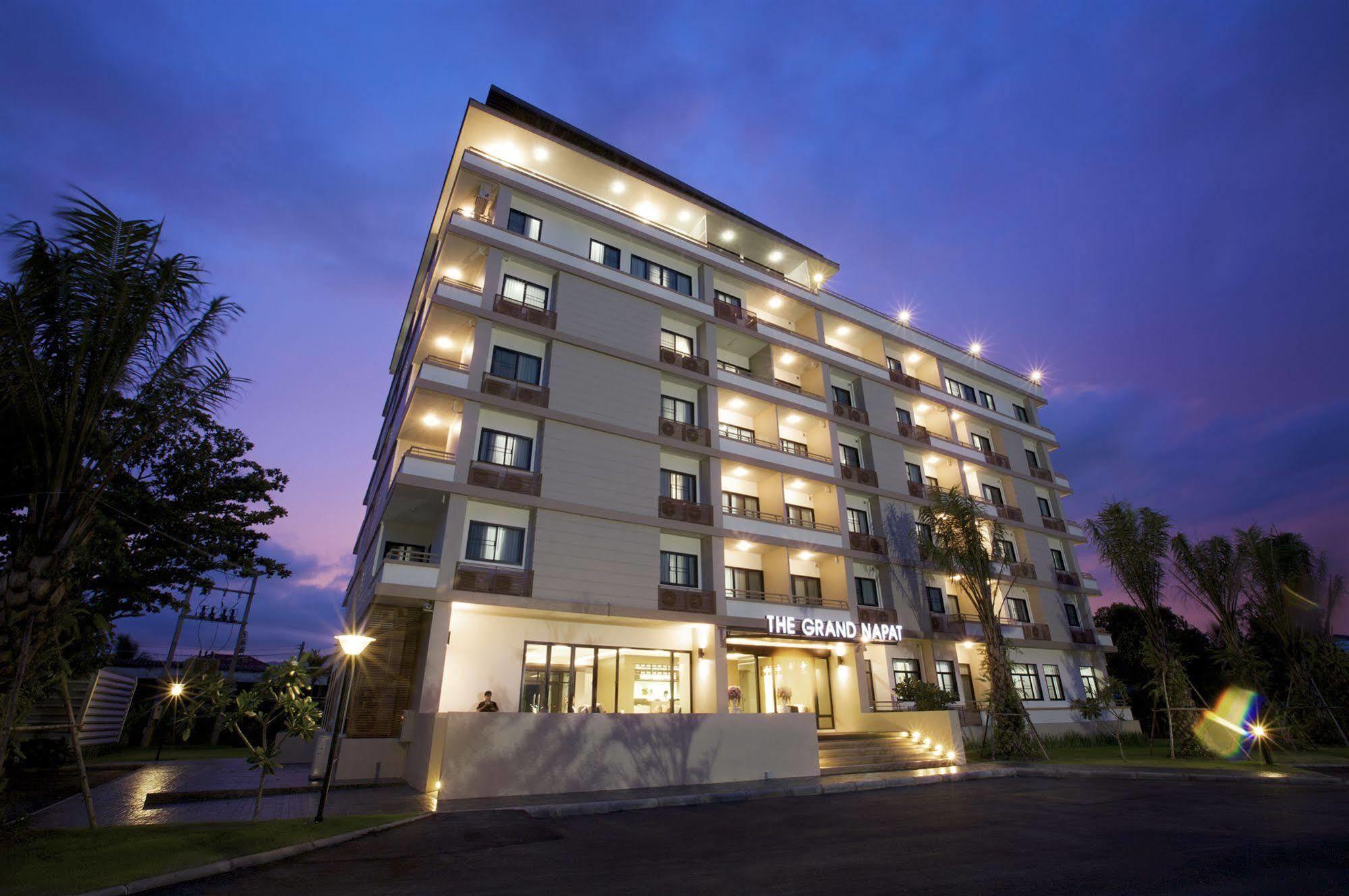 The Grand Napat Aparthotel 4*