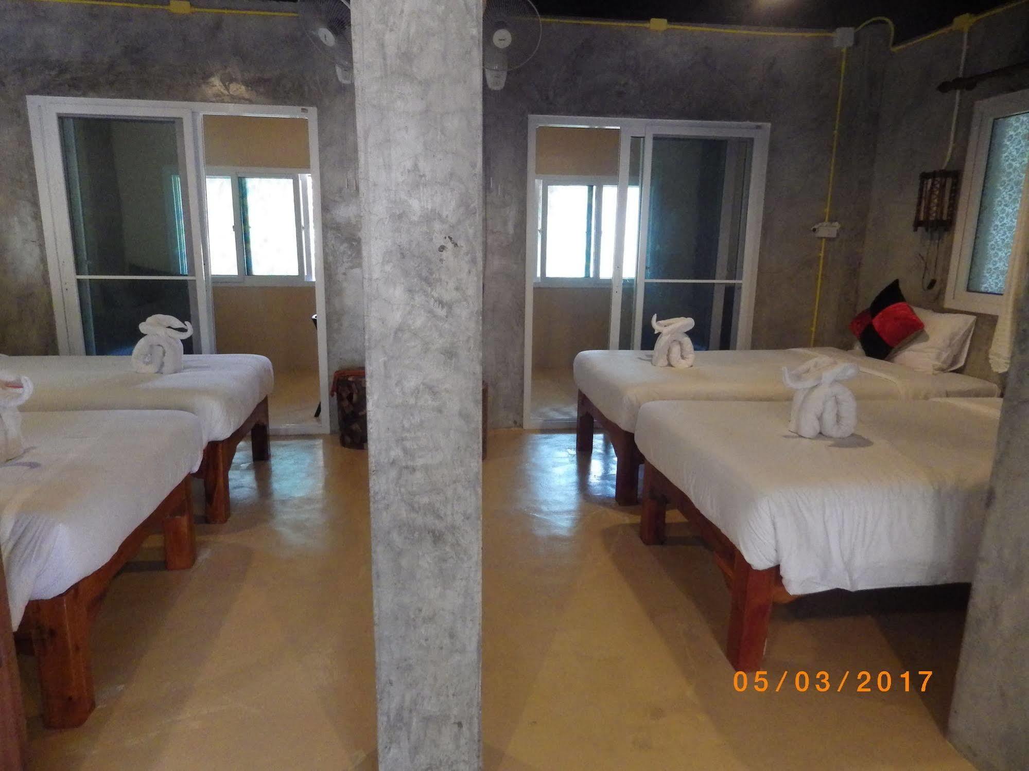 Resort The Sun And Restaurant Koh Phayam