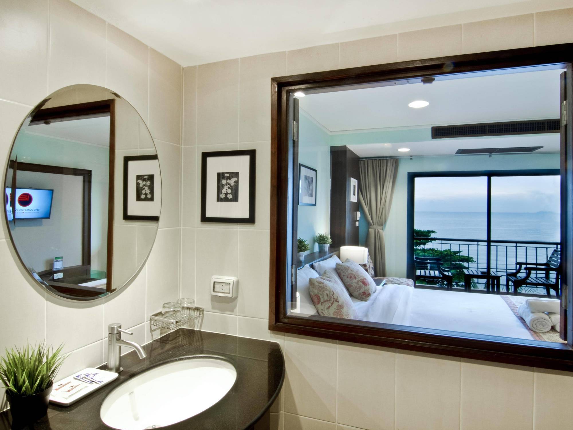 The Twelve Hotel