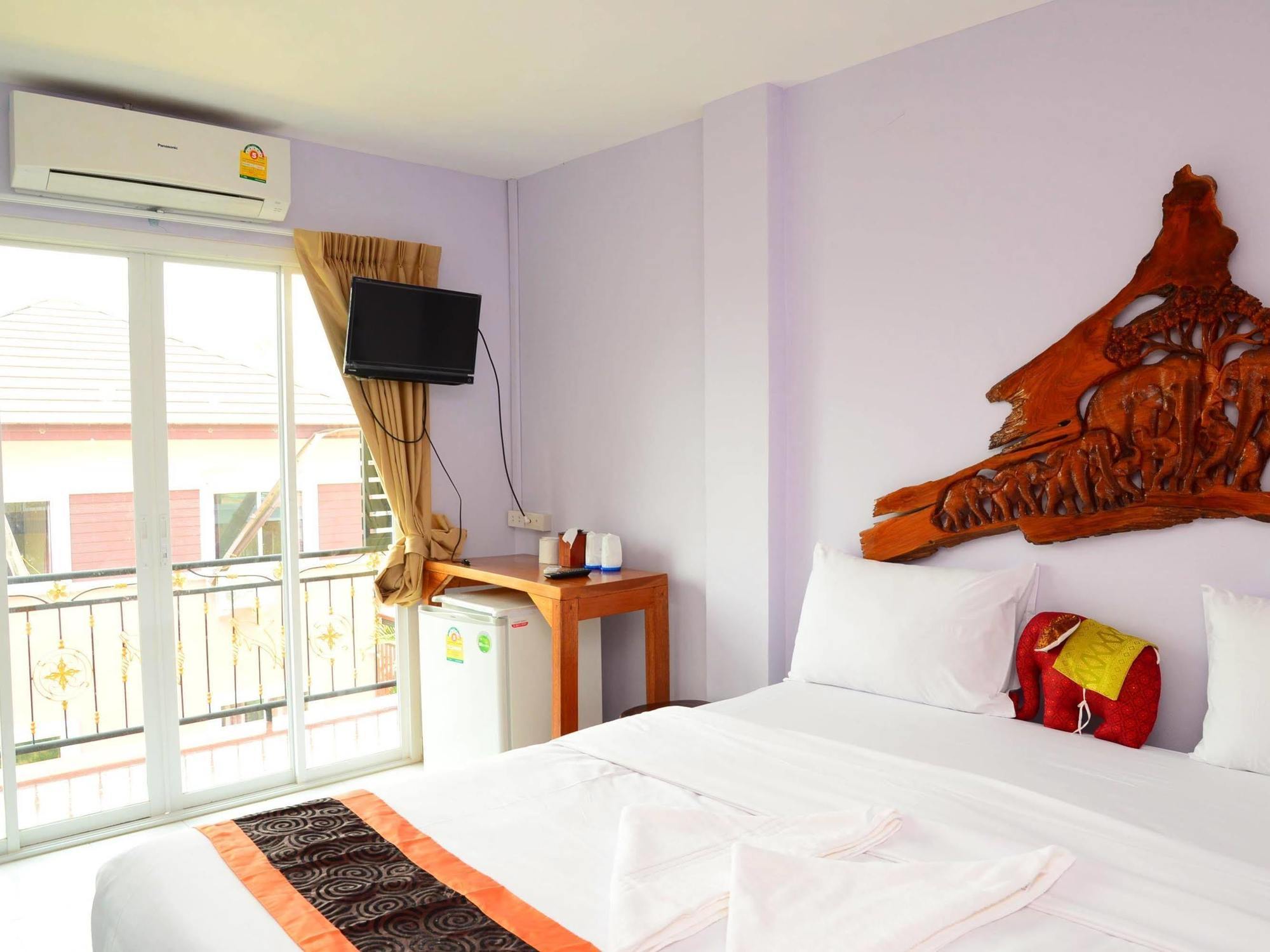 Baan Taklom Chomtalay Hotel 3*