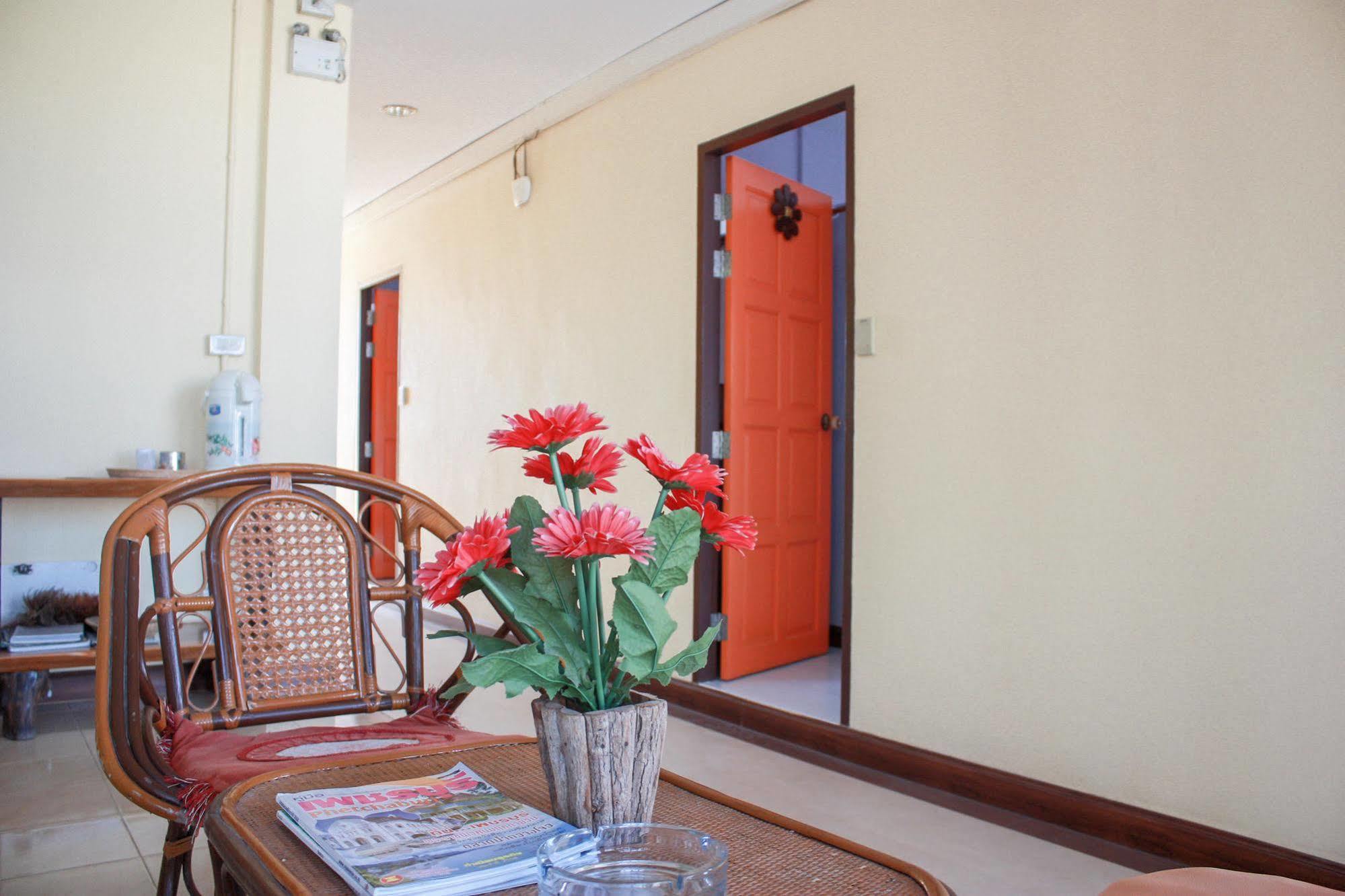 Baan Taklom Chomtalay Hotel