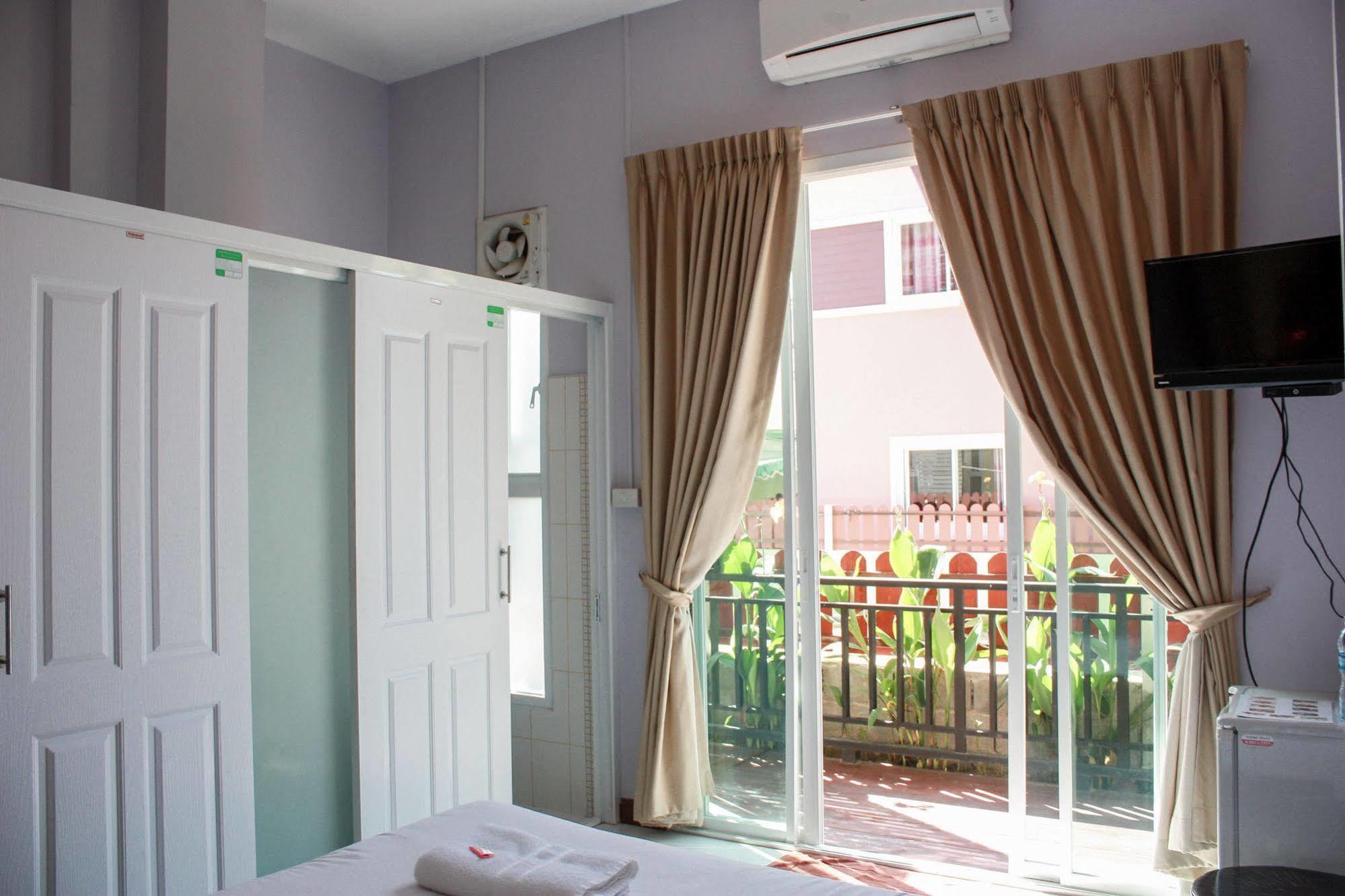 Baan Taklom Chomtalay Hotel Cha-Am