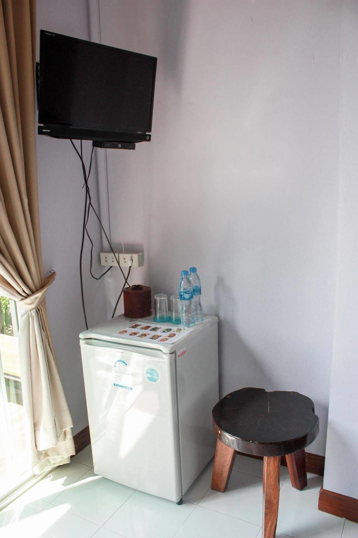 Baan Taklom Chomtalay Hotel