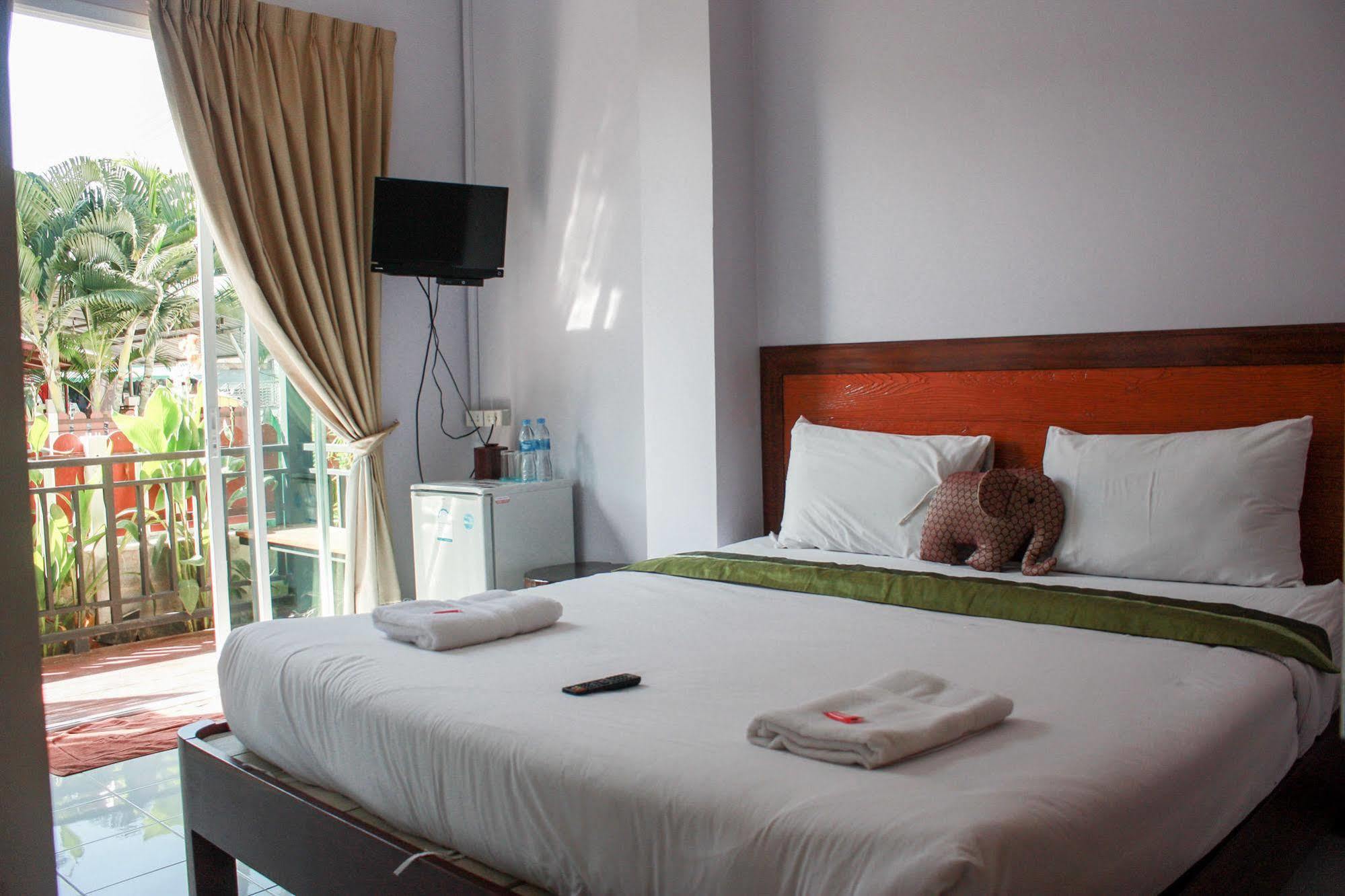 Baan Taklom Chomtalay Hotel 3*