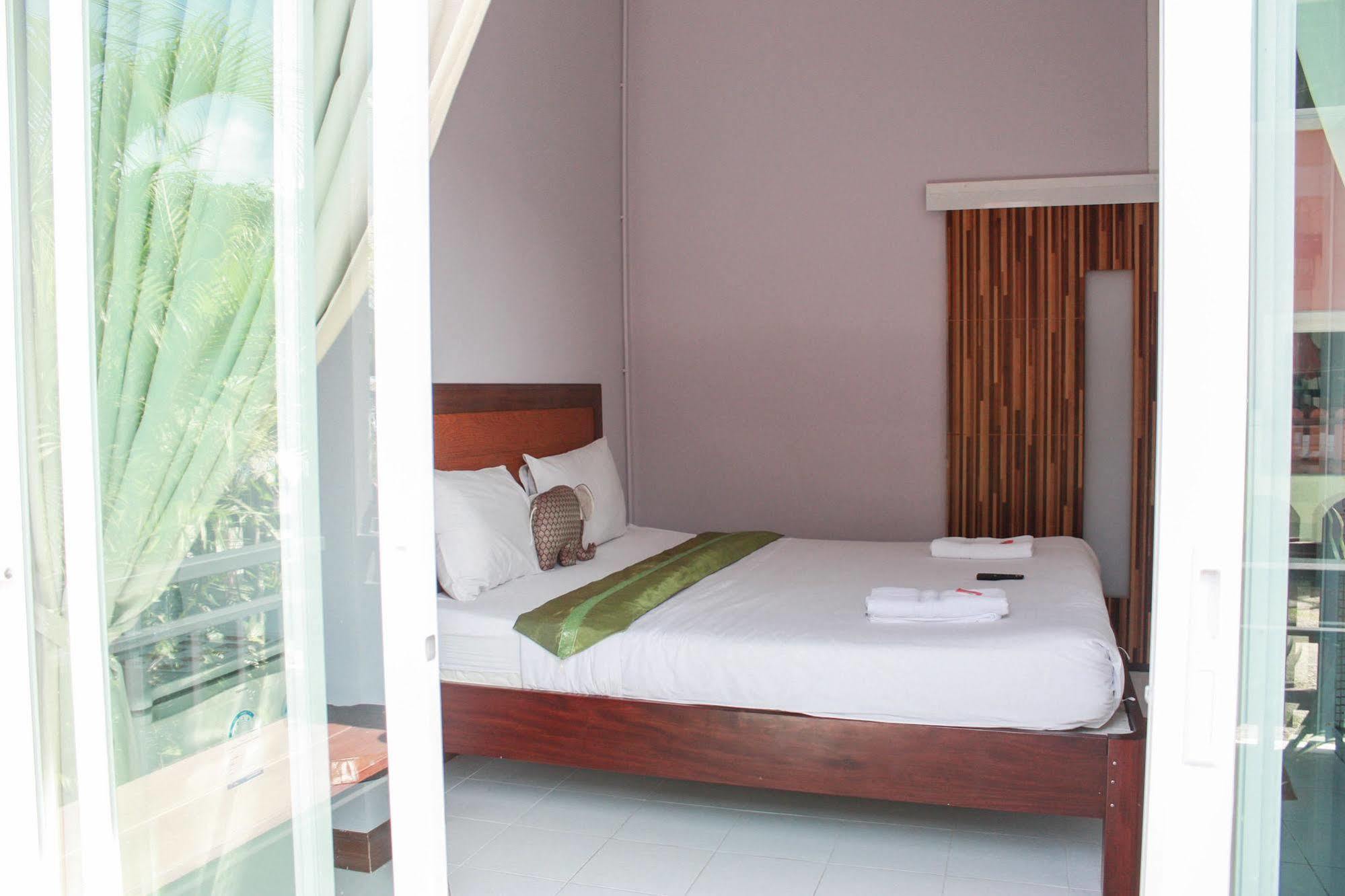 Baan Taklom Chomtalay Hotel Cha-Am