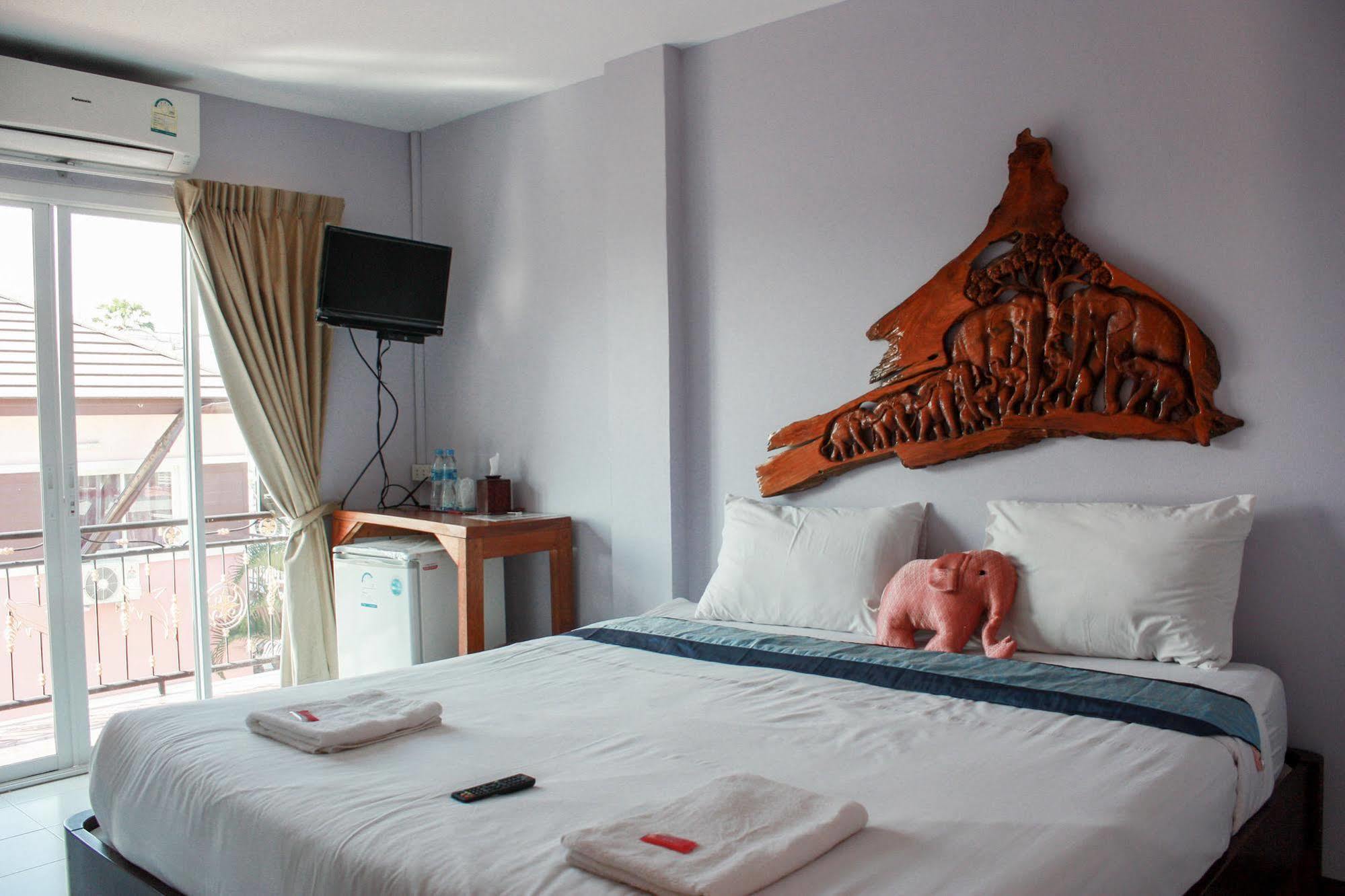 Baan Taklom Chomtalay Hotel