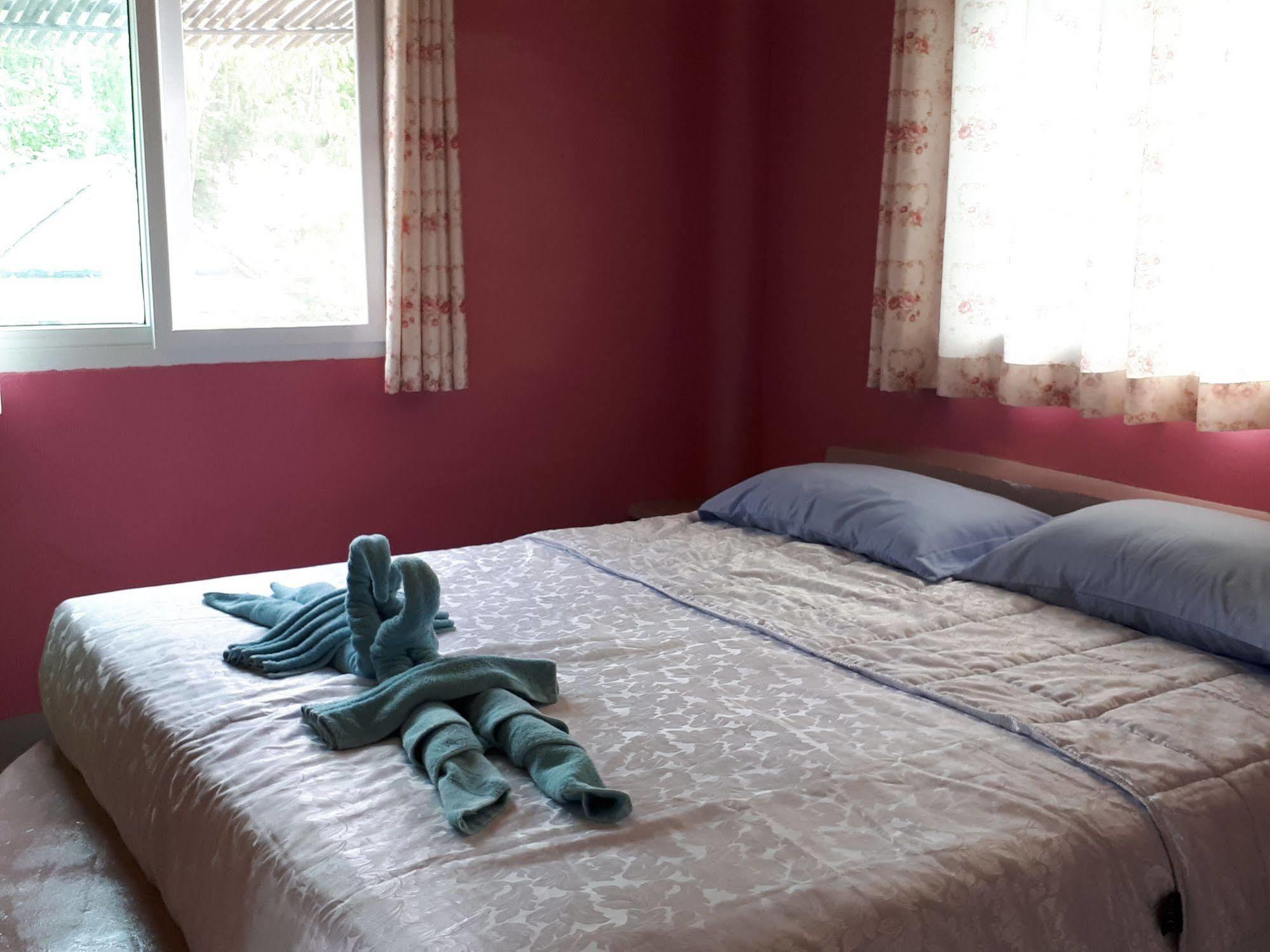 Baansongkhata Resort Suan Phueng