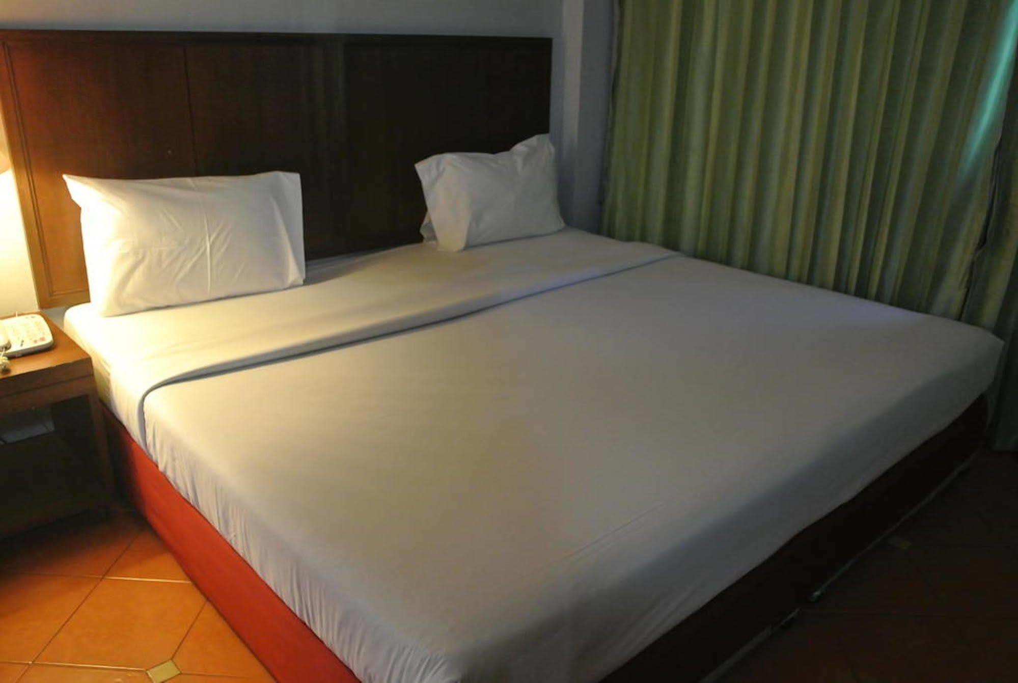 Hejia Grand Hotel 3*