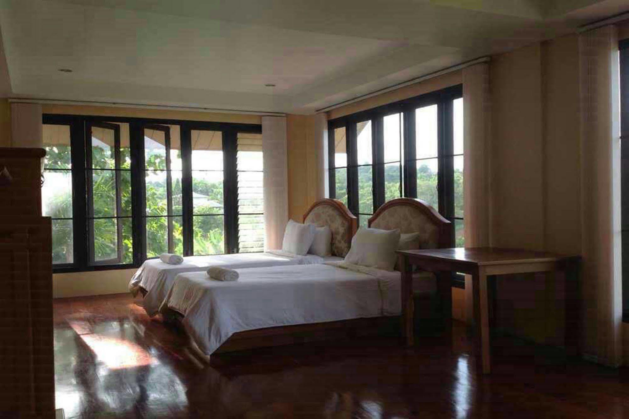 Hotel Krisawan 3*