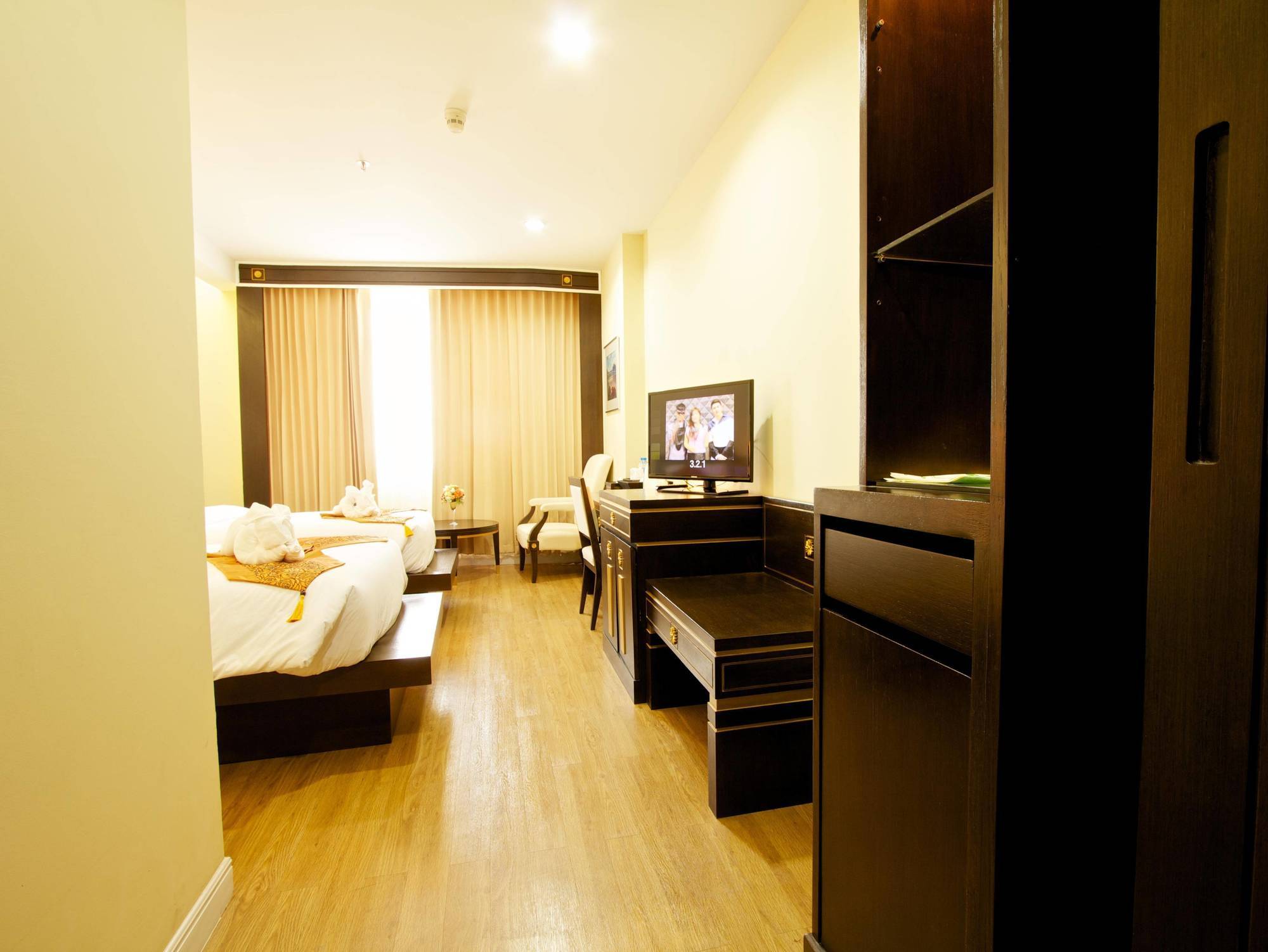 Wangchan Riverview 3*