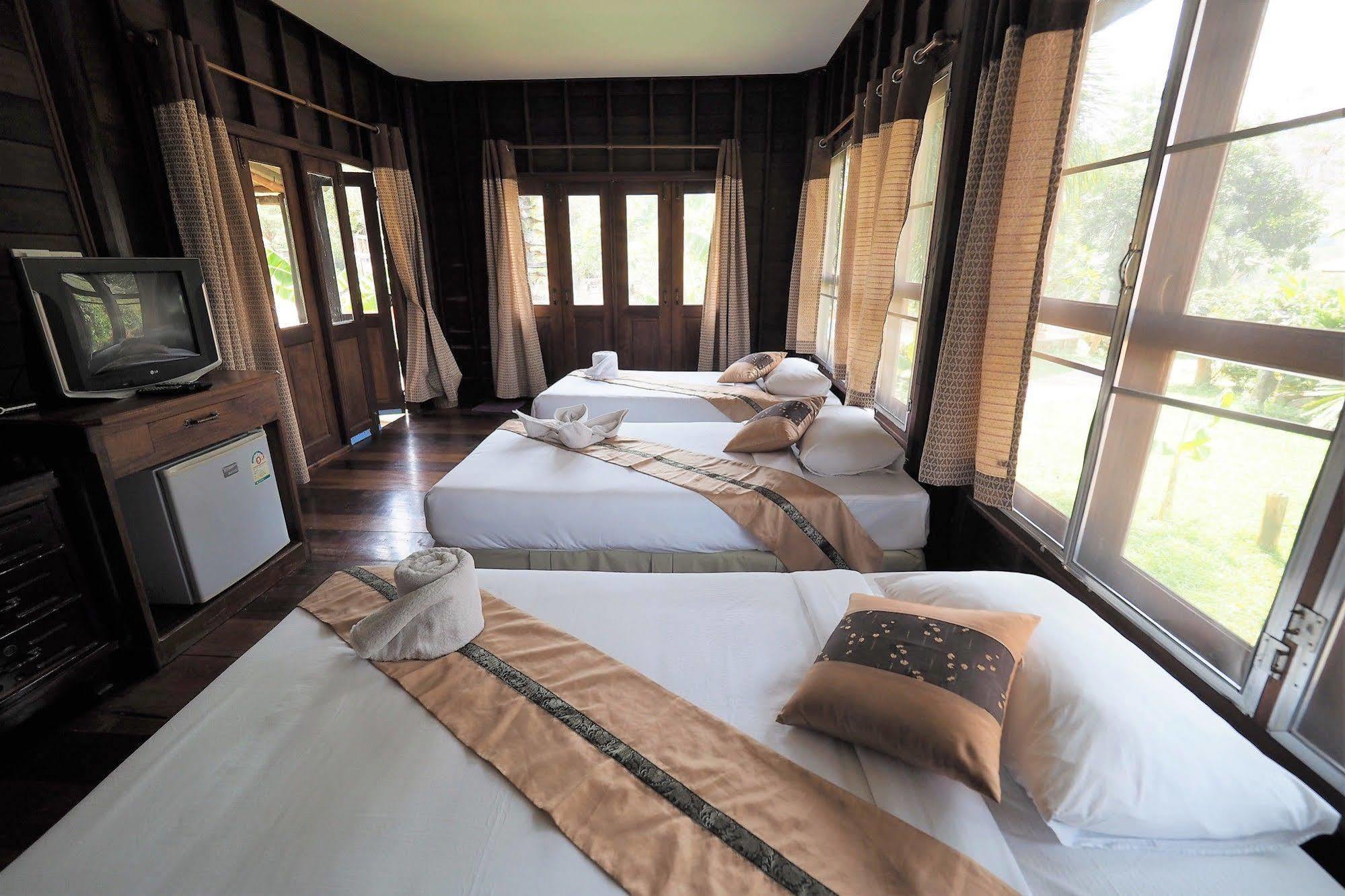 Khaothone River View Hotel