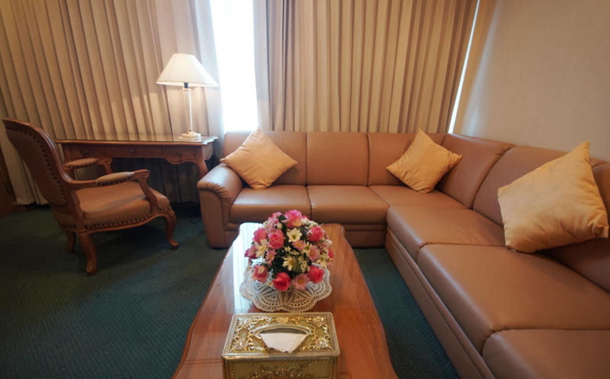 Dhevaraj Hotel 3*