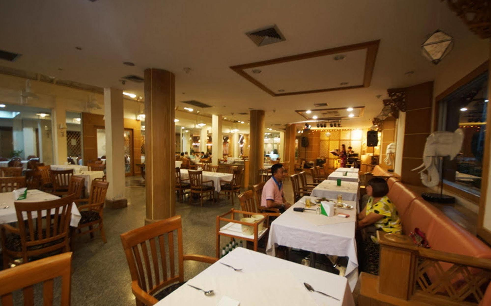 Dhevaraj Hotel Nan