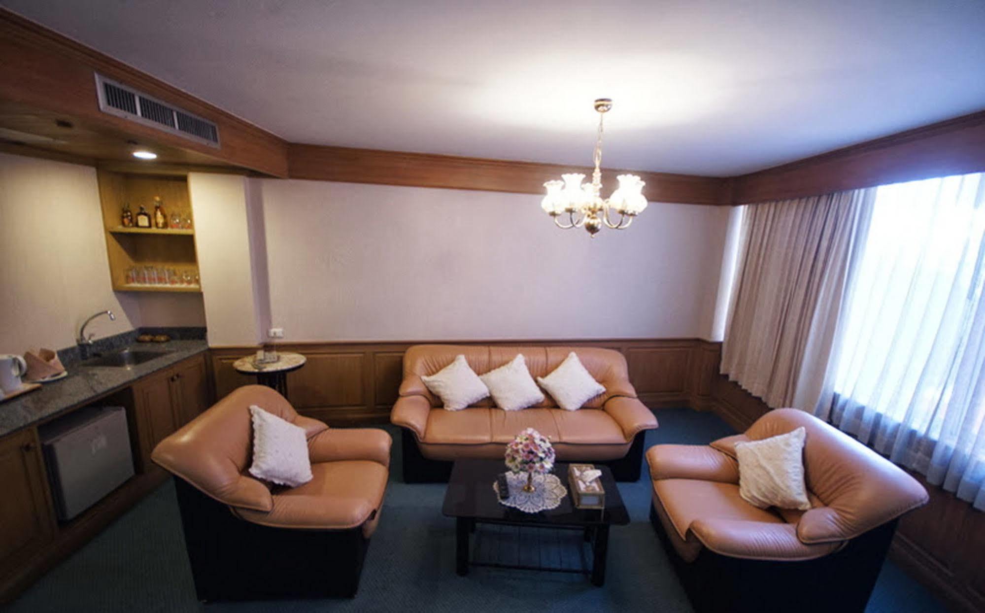 Dhevaraj Hotel 3*