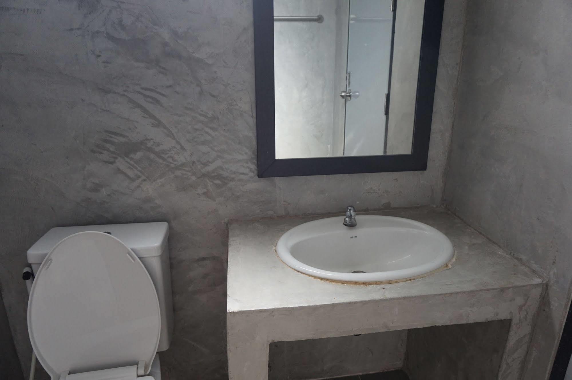 Hotel V2 Boutique Warin Chamrap