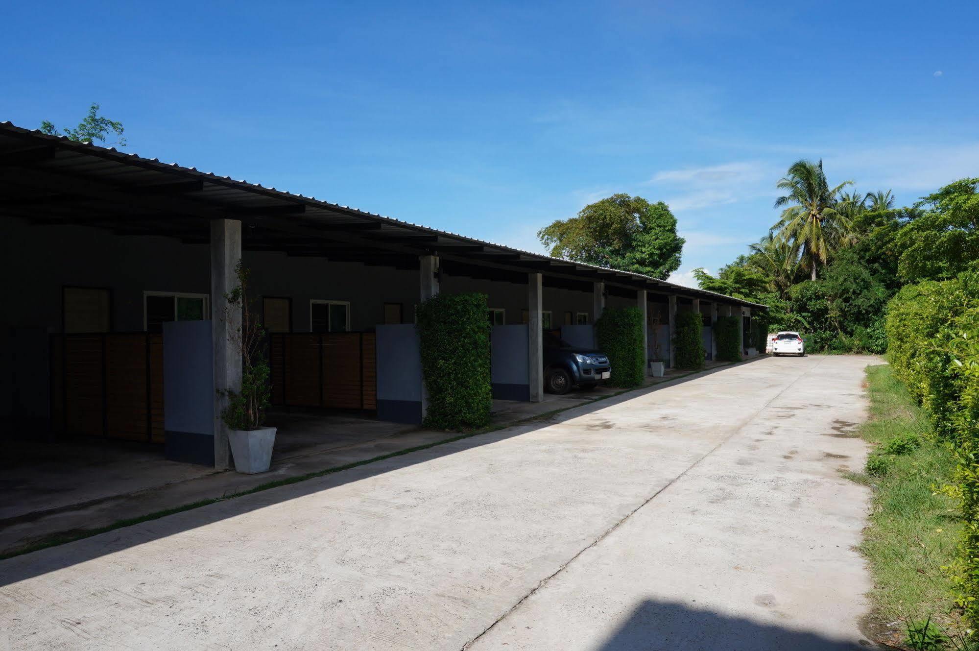 Hotel V2 Boutique 2*