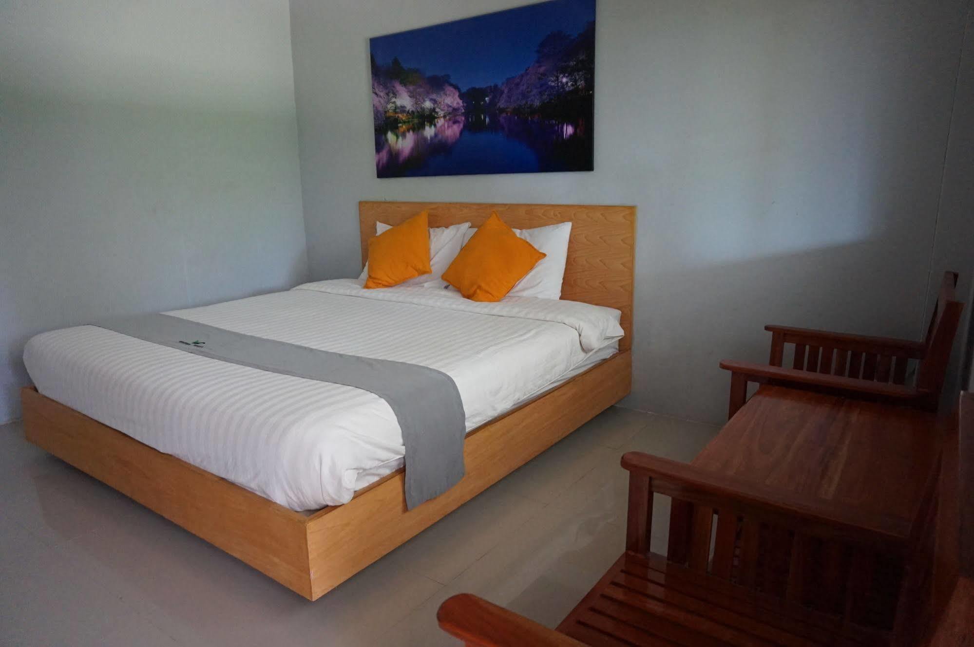 Hotel V2 Boutique 2*