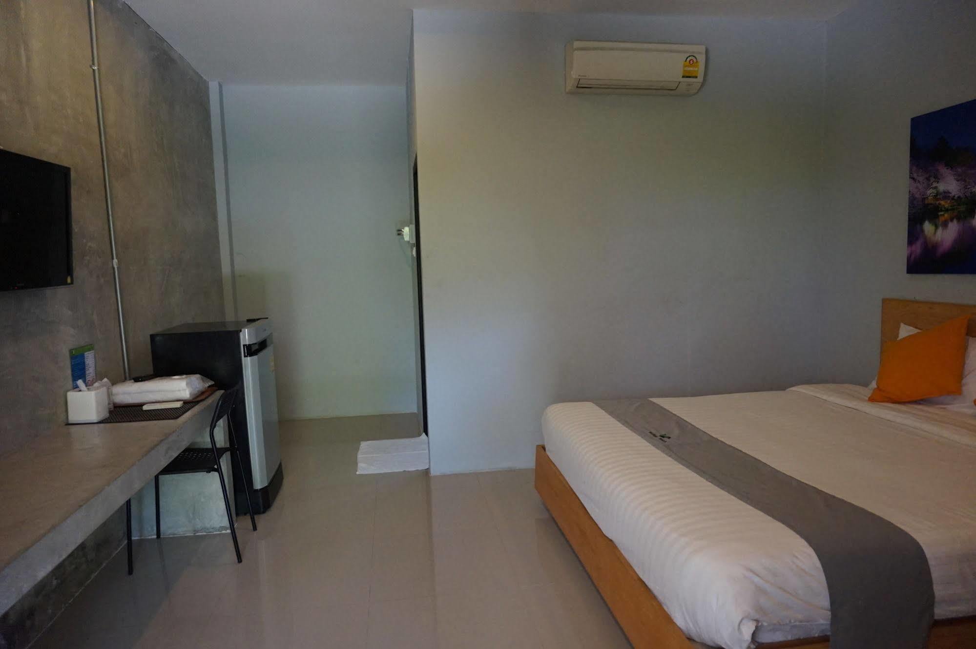 V2 Boutique Hotel 2*