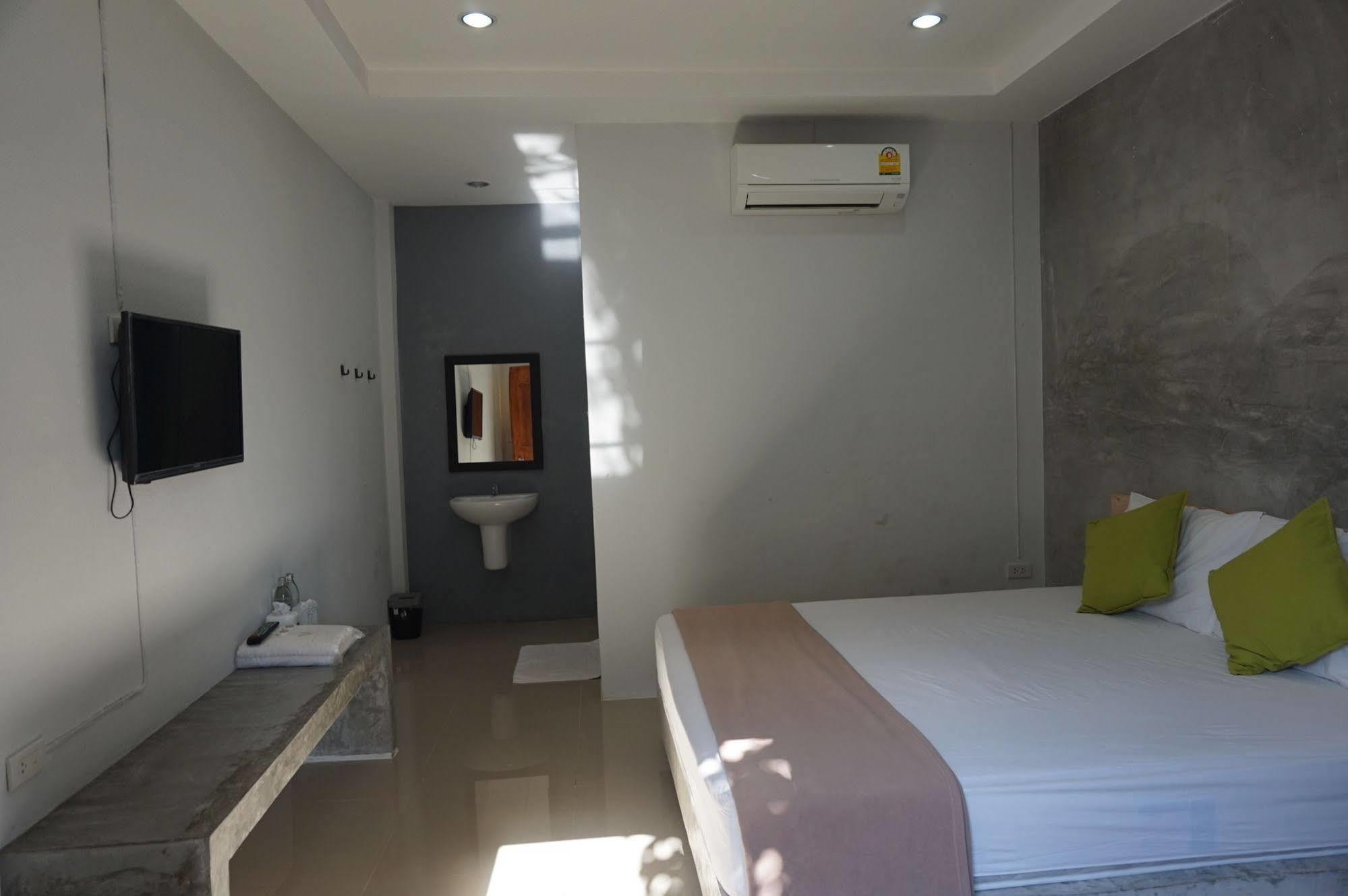 V2 Boutique Hotel