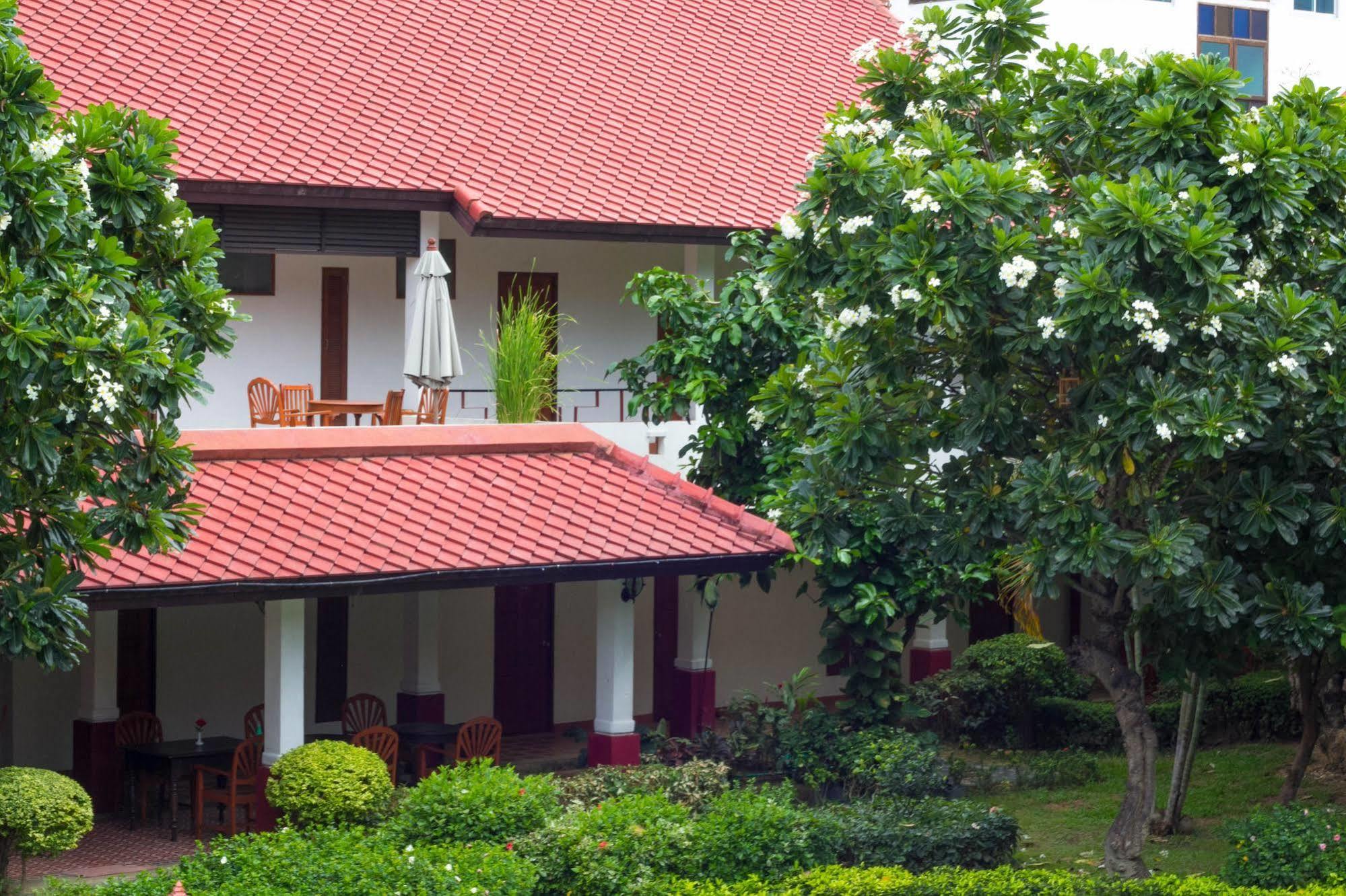 Resort Karinthip Village