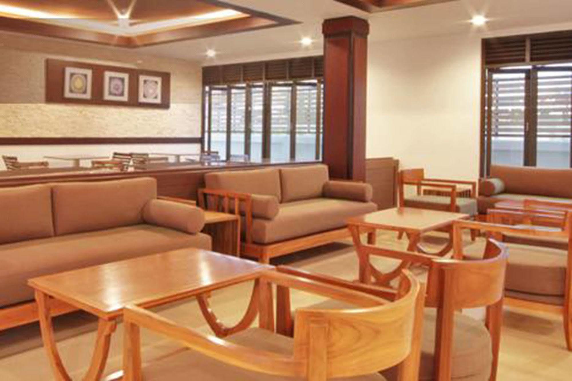 Paragon Hotel 4*