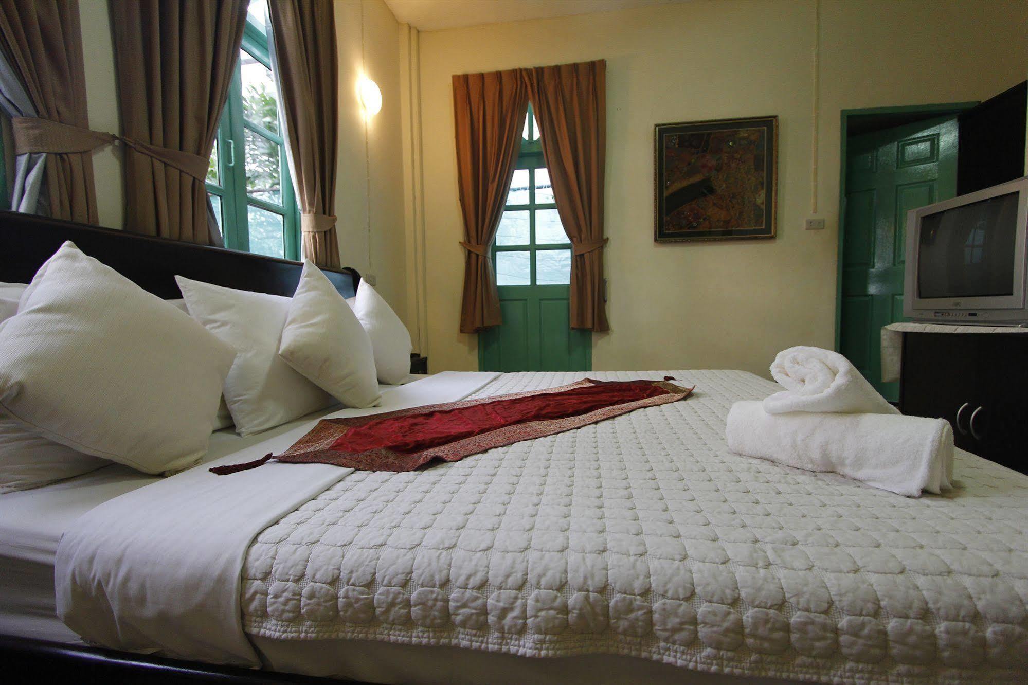 Goldsea Hotel 2*