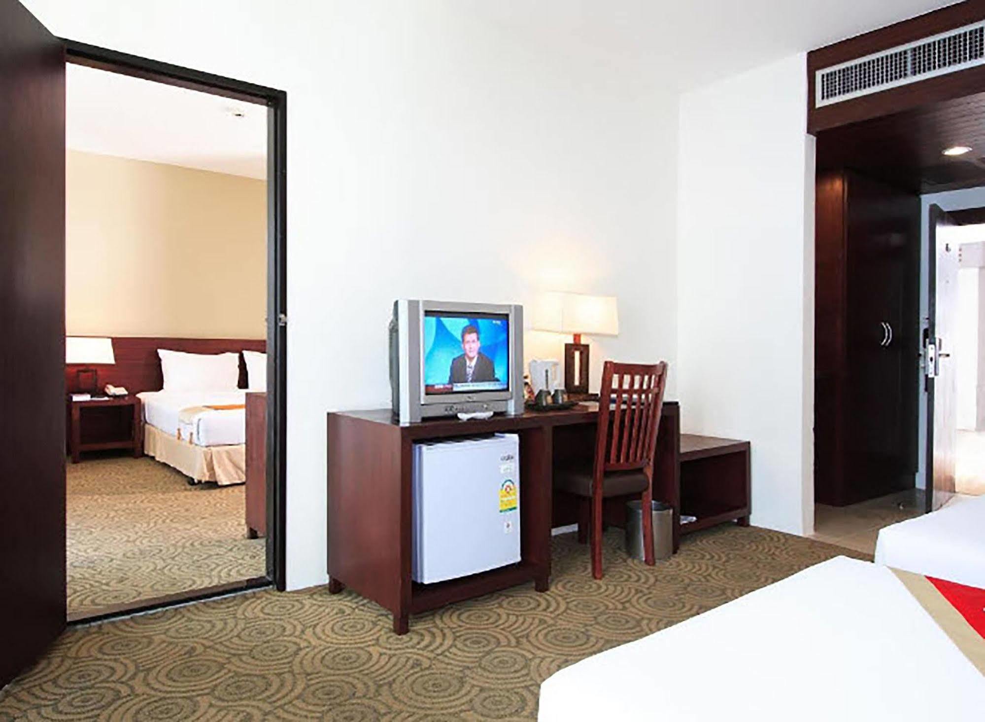Golden Crown Grand Hotel