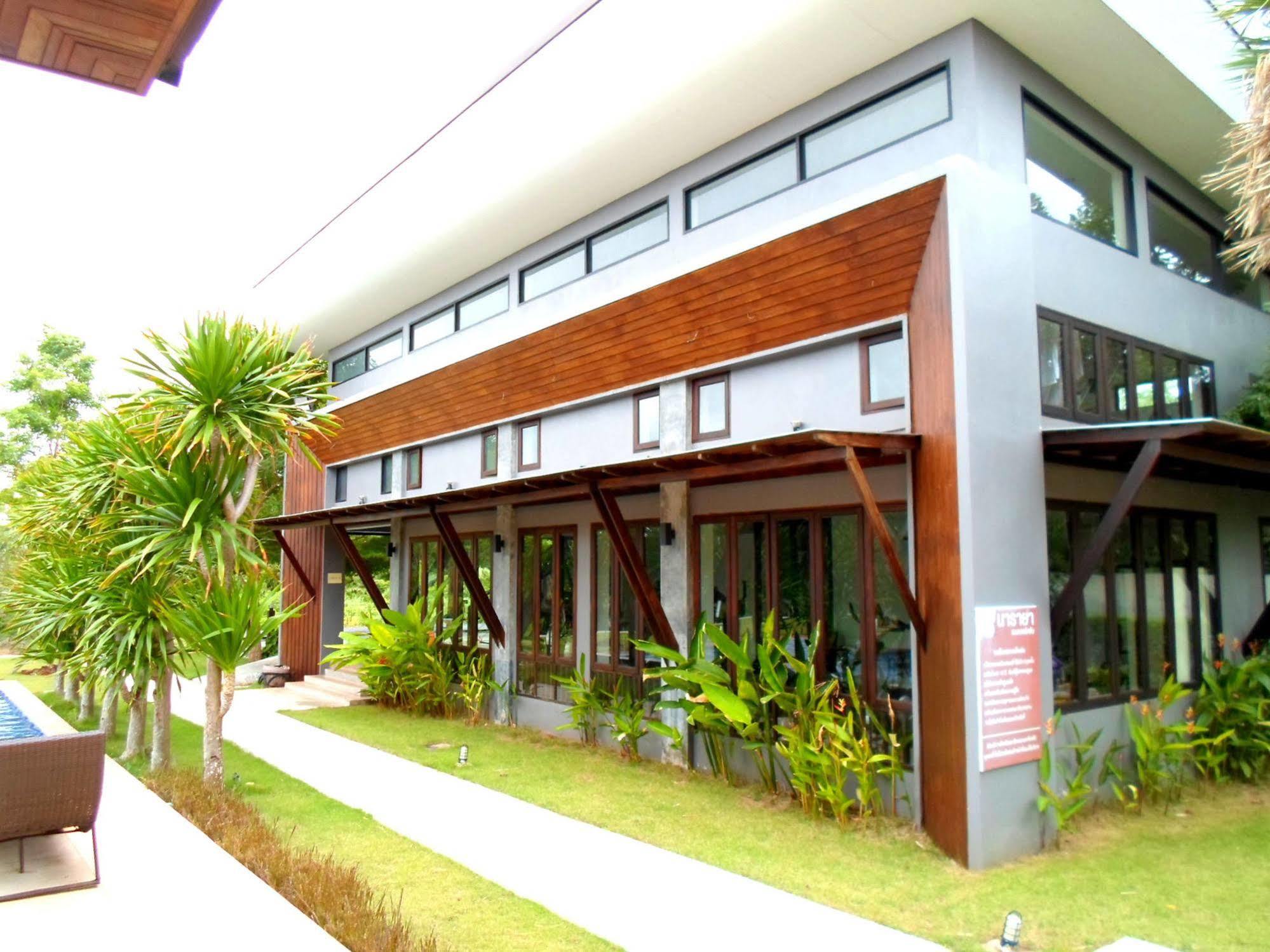 Naraya Riverside Hotel