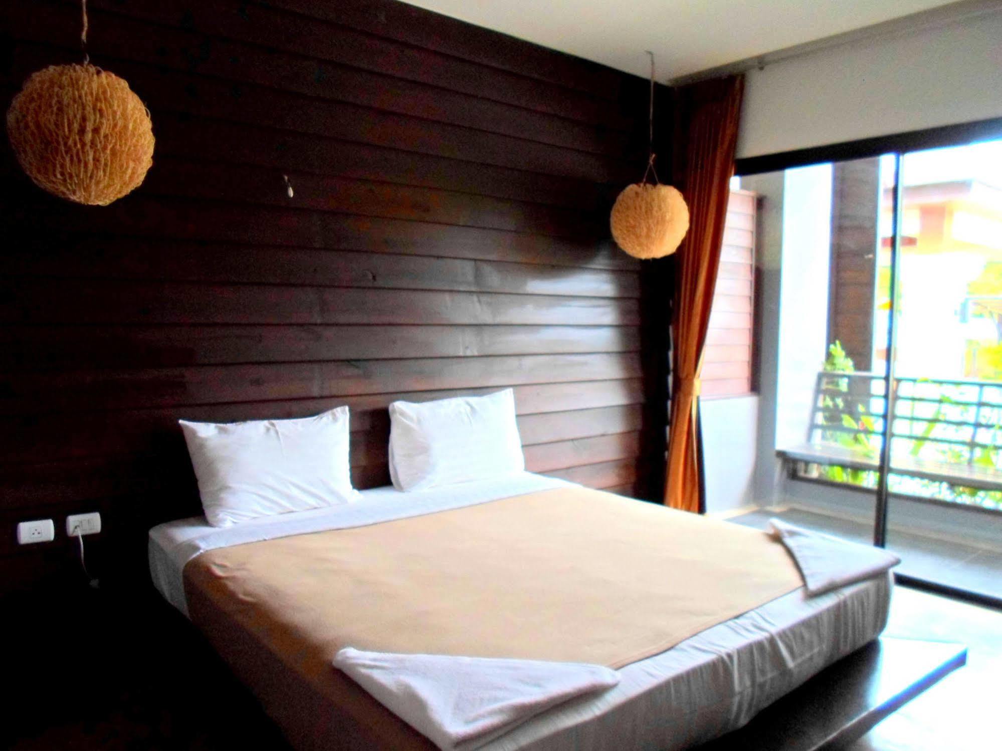 Hotel Naraya Riverside Surat Thani