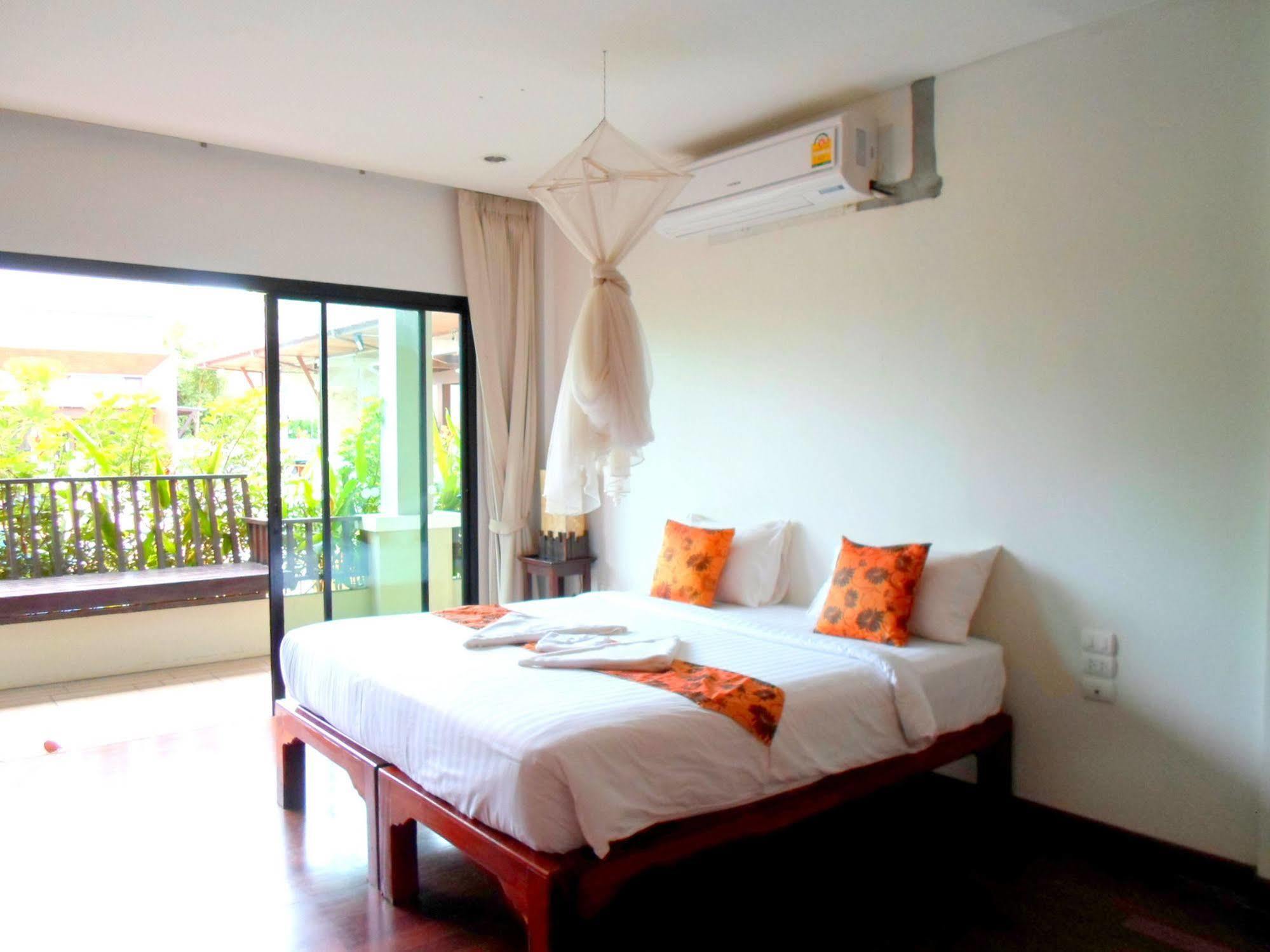 Naraya Riverside 2* Surat Thani