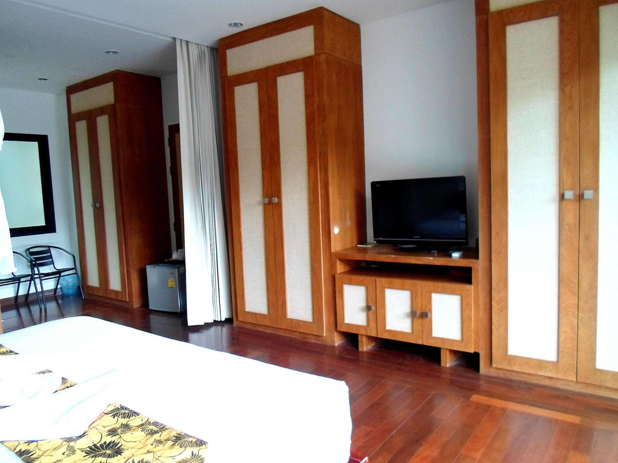 Naraya Riverside Hotel 2*