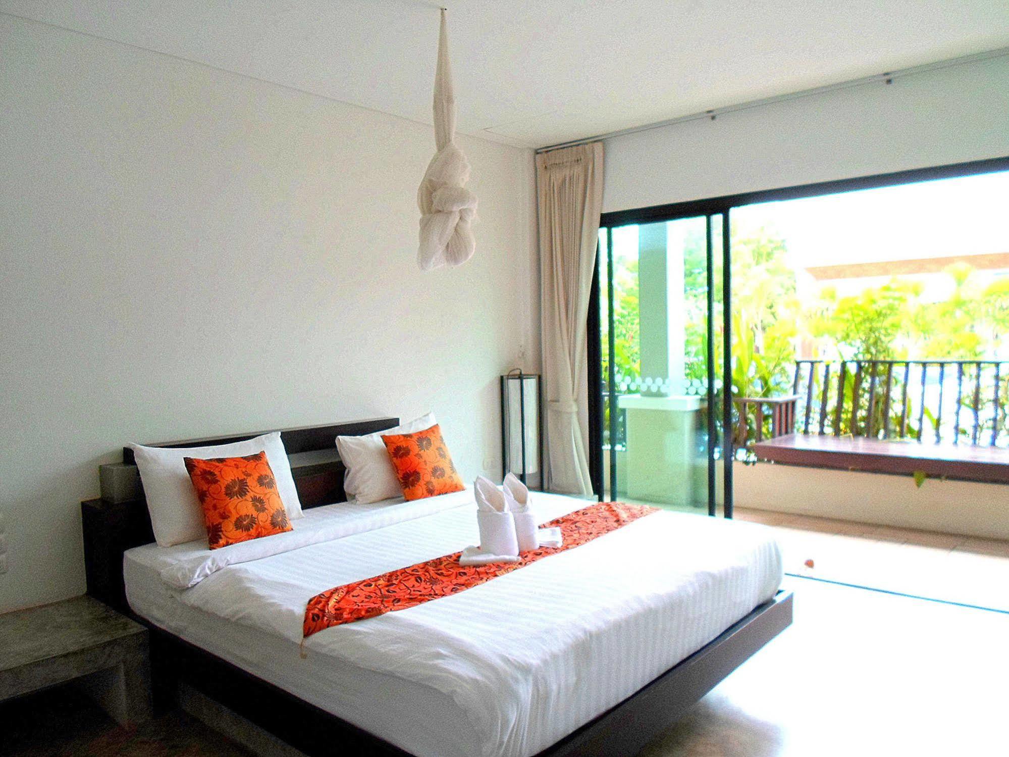 Naraya Riverside 2* Surat Thani