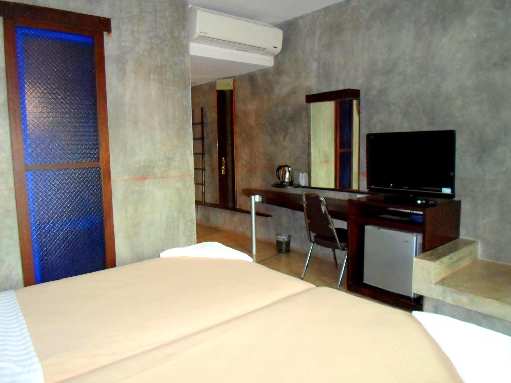 Hotel Naraya Riverside Surat Thani