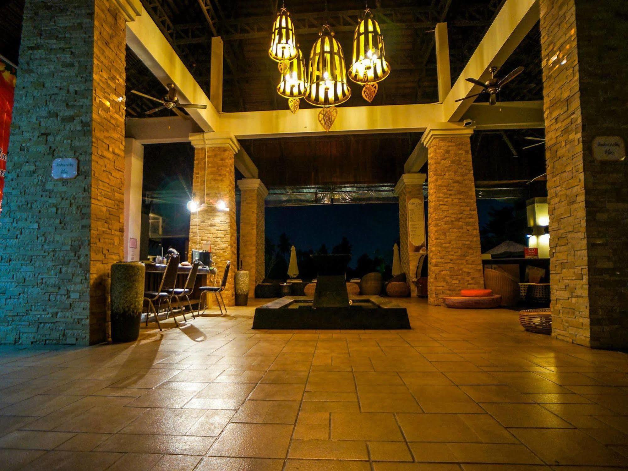 Naraya Riverside Hotel