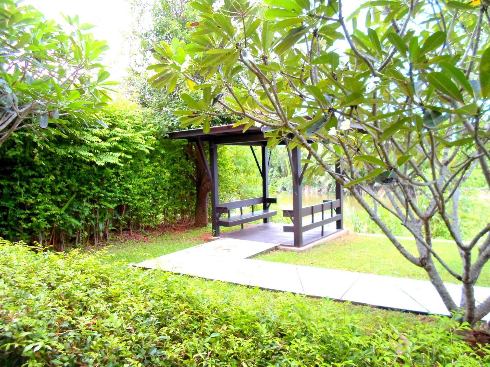 Naraya Riverside 2*
