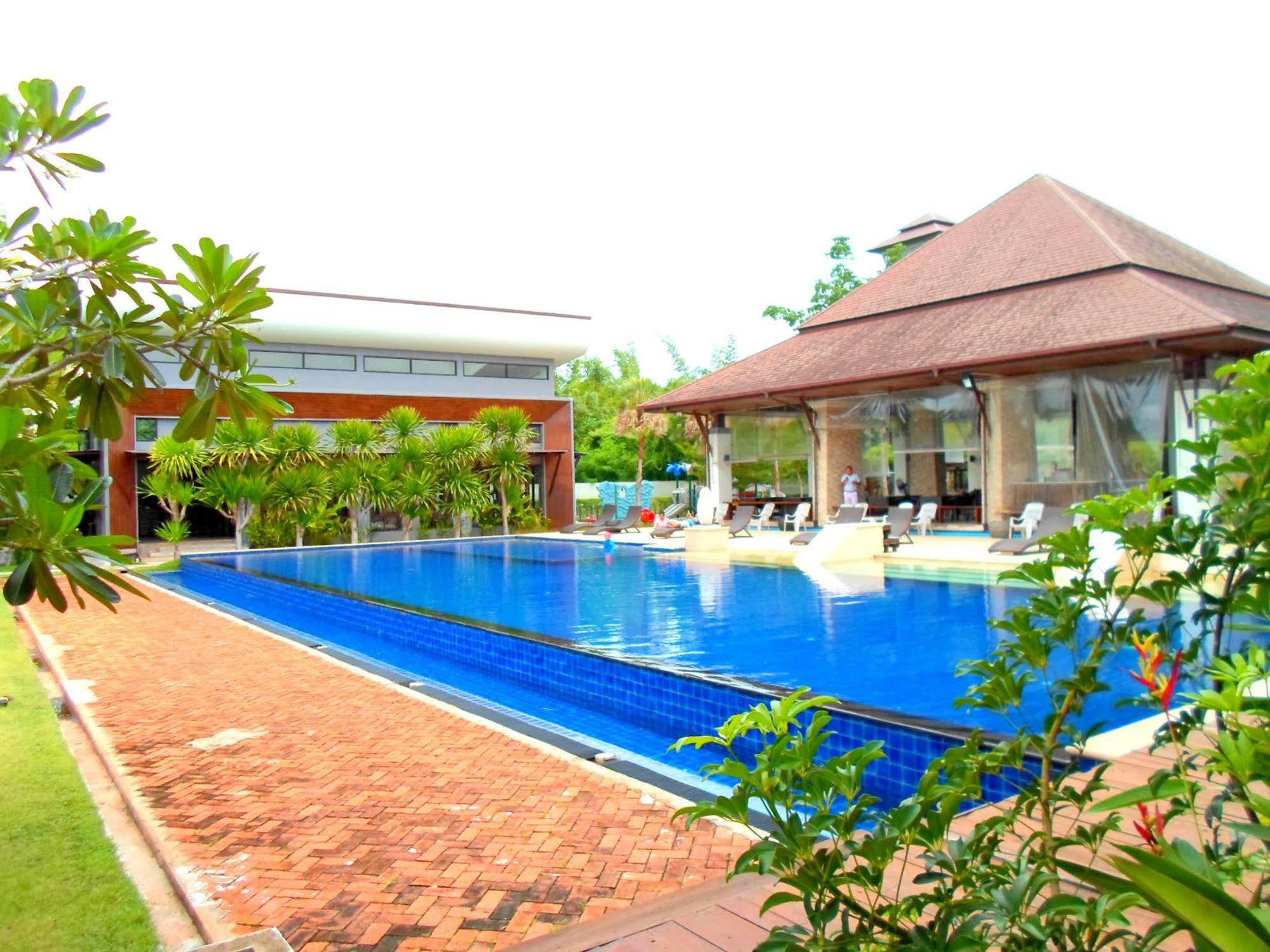 Naraya Riverside 2* Surat Thani
