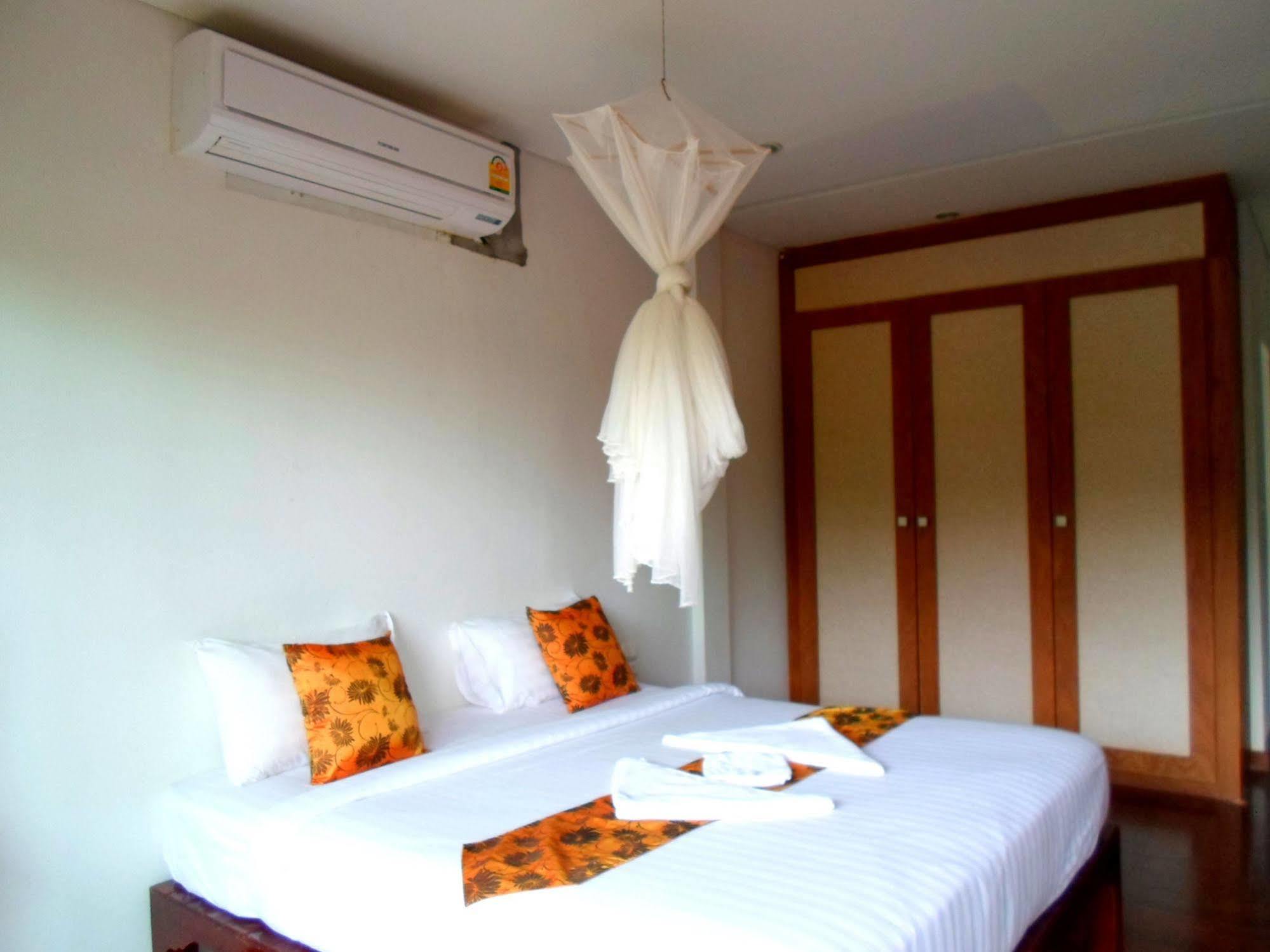 Hotel Naraya Riverside Surat Thani